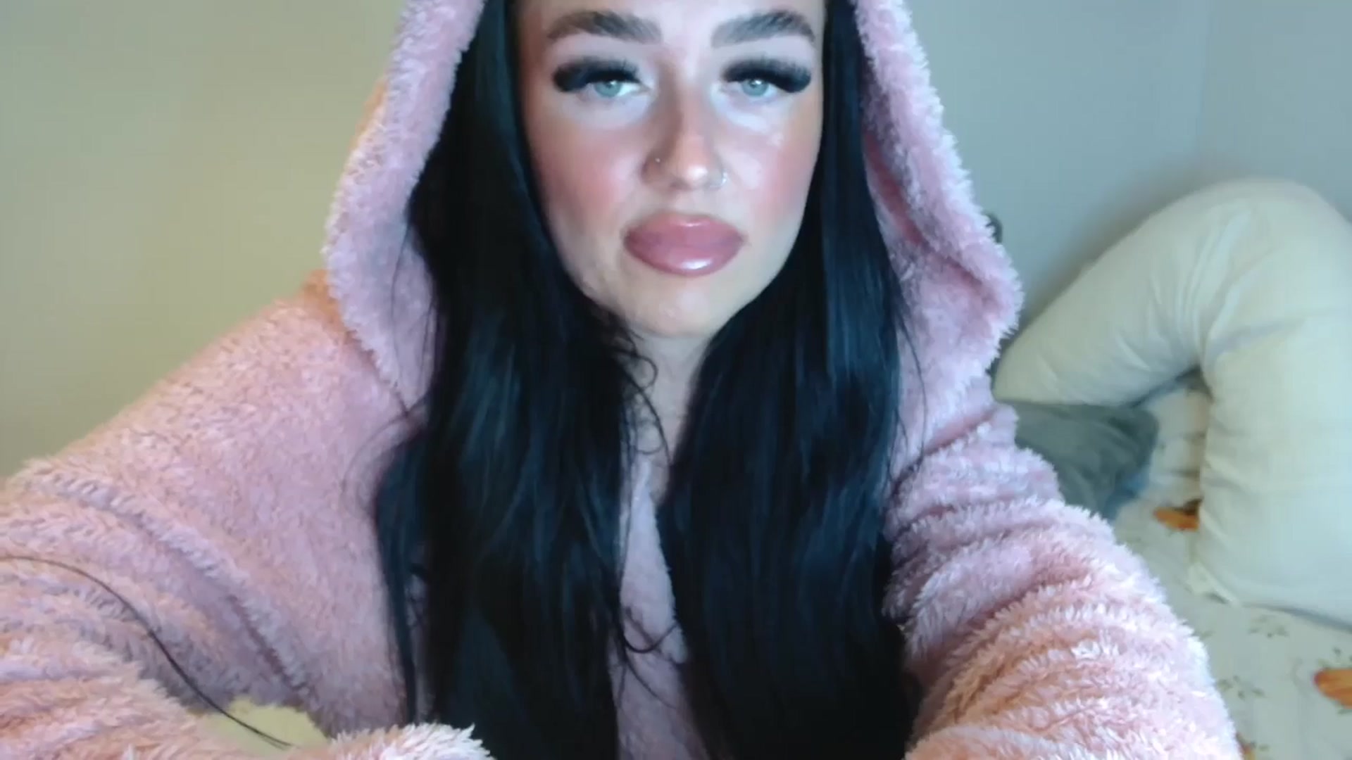 Gallery image thumbnail from ElleBloom's myfreecams stream on, 10/23/2024, 21:32 image 18 of 20