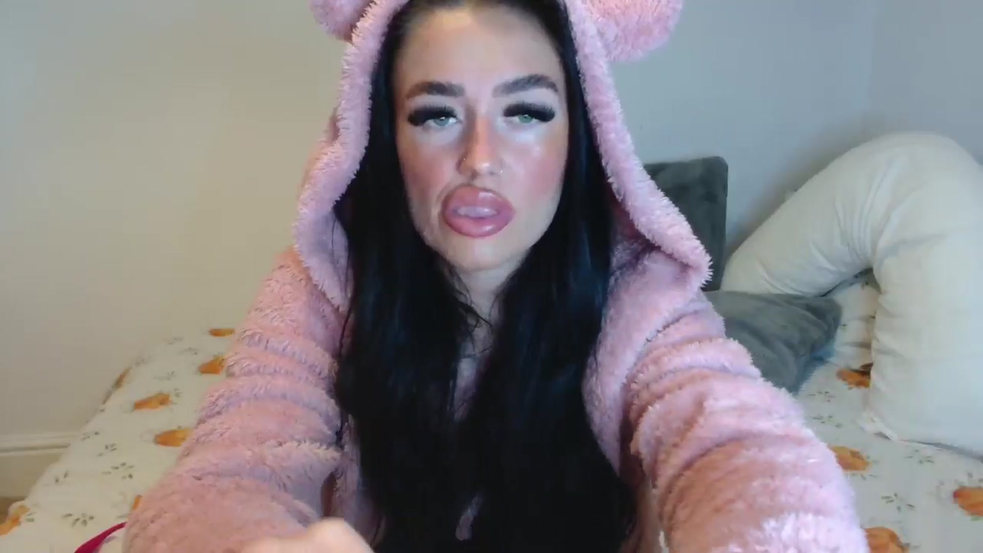 Gallery image thumbnail from ElleBloom's myfreecams stream on, 10/23/2024, 21:32 image 20 of 20