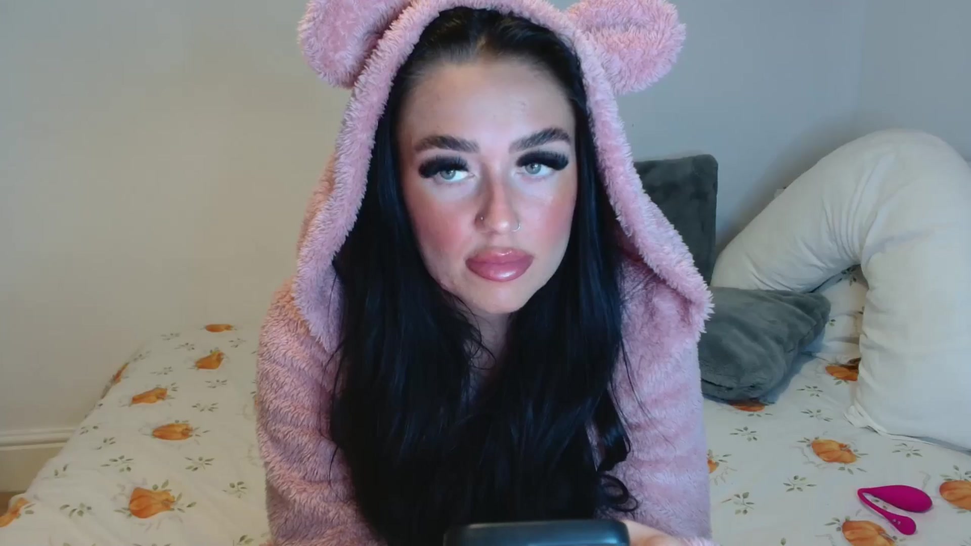 Gallery image thumbnail from ElleBloom's myfreecams stream on, 10/23/2024, 21:32 image 19 of 20