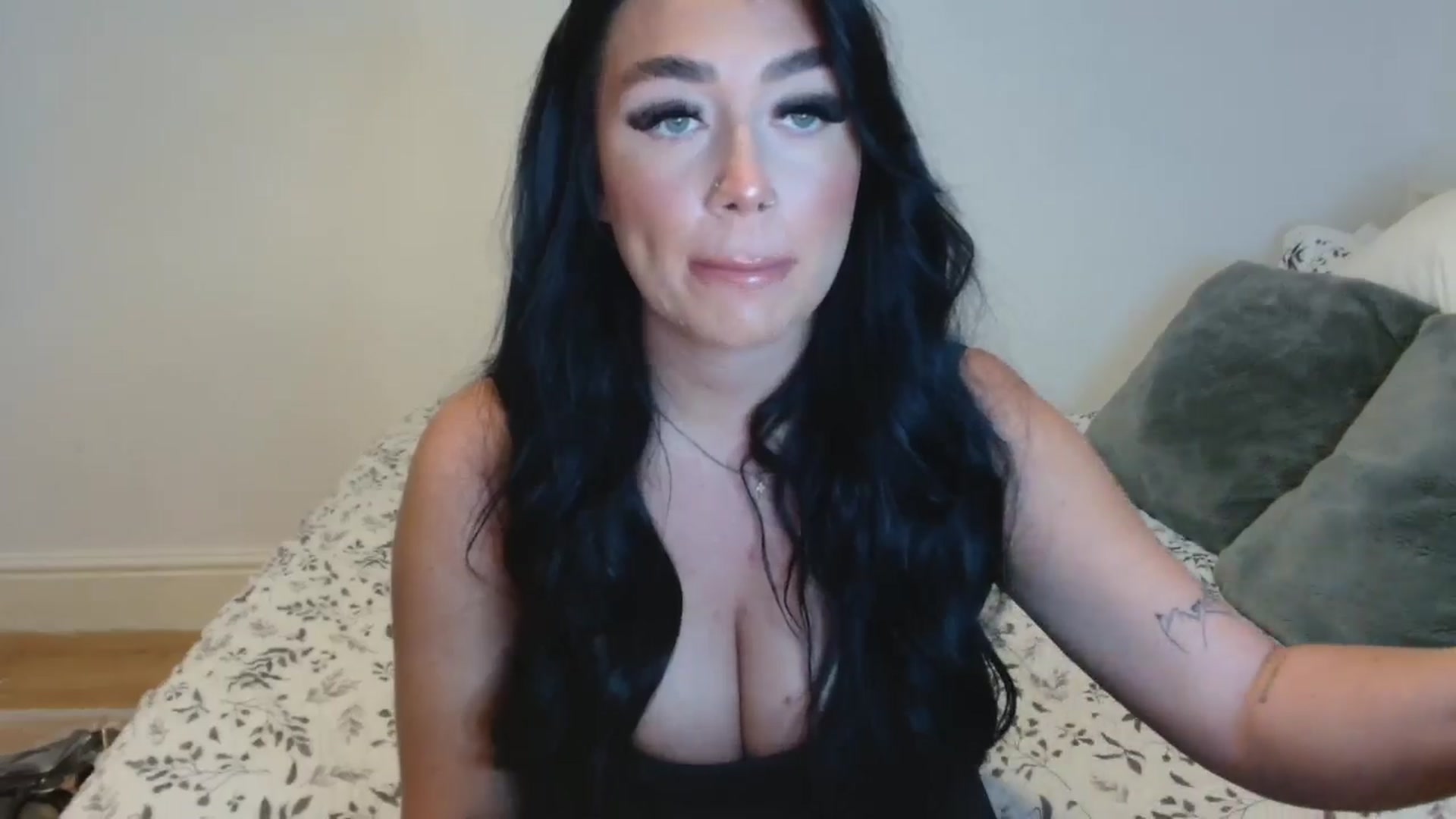 Gallery image thumbnail from ElleBloom's myfreecams stream on, 10/29/2024, 14:41 image 15 of 20