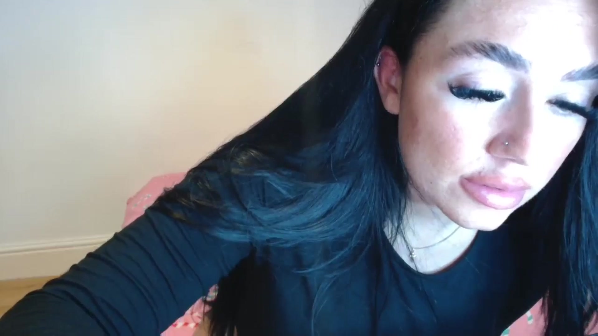 Gallery image thumbnail from ElleBloom's myfreecams stream on, 11/03/2024, 20:08 image 17 of 20
