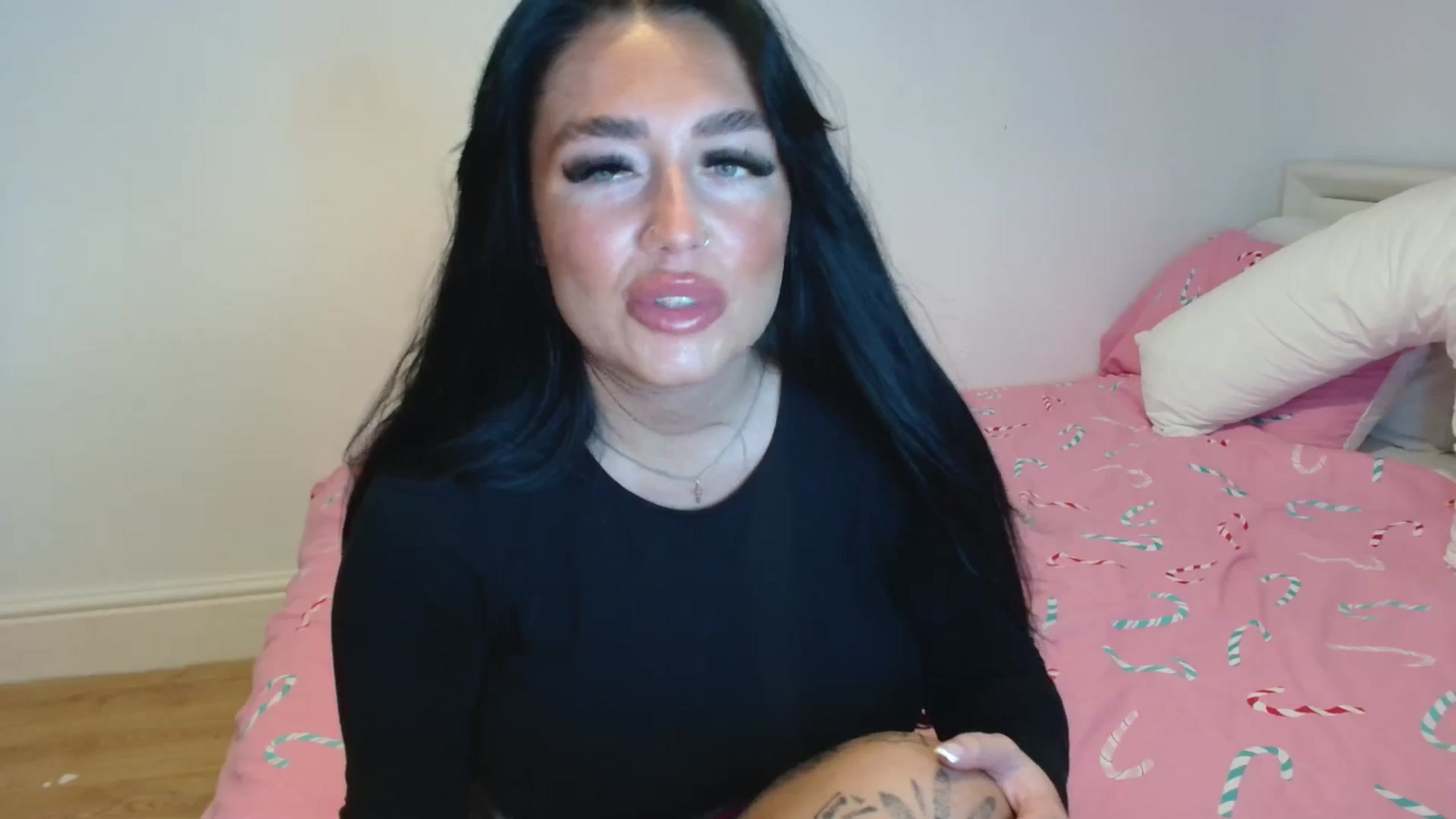 Gallery image thumbnail from ElleBloom's myfreecams stream on, 11/03/2024, 20:08 image 16 of 20