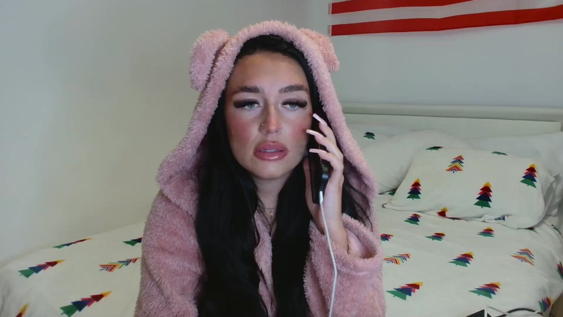 Gallery image thumbnail from ElleBloom's myfreecams stream on, 11/19/2024, 21:41 image 6 of 20