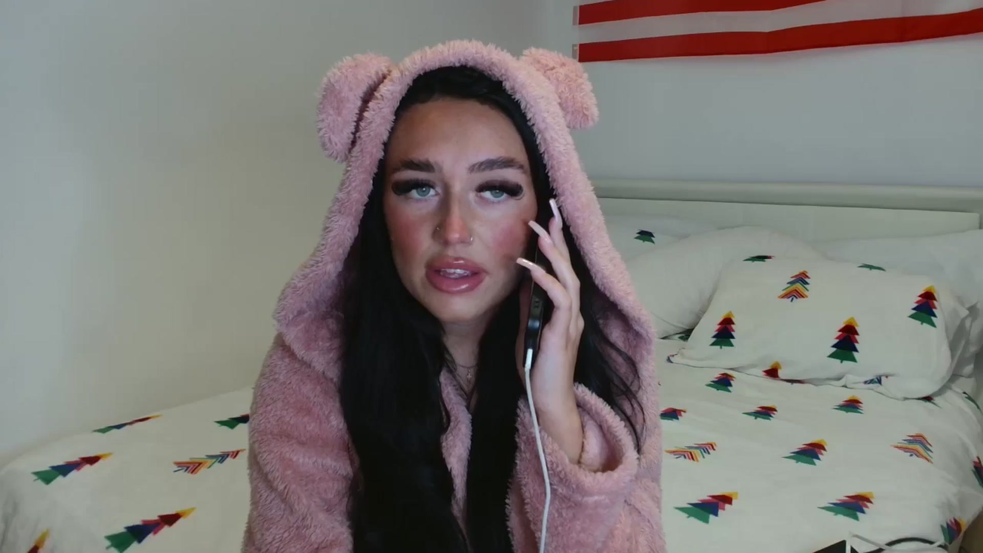 Gallery image thumbnail from ElleBloom's myfreecams stream on, 11/19/2024, 21:41 image 7 of 20