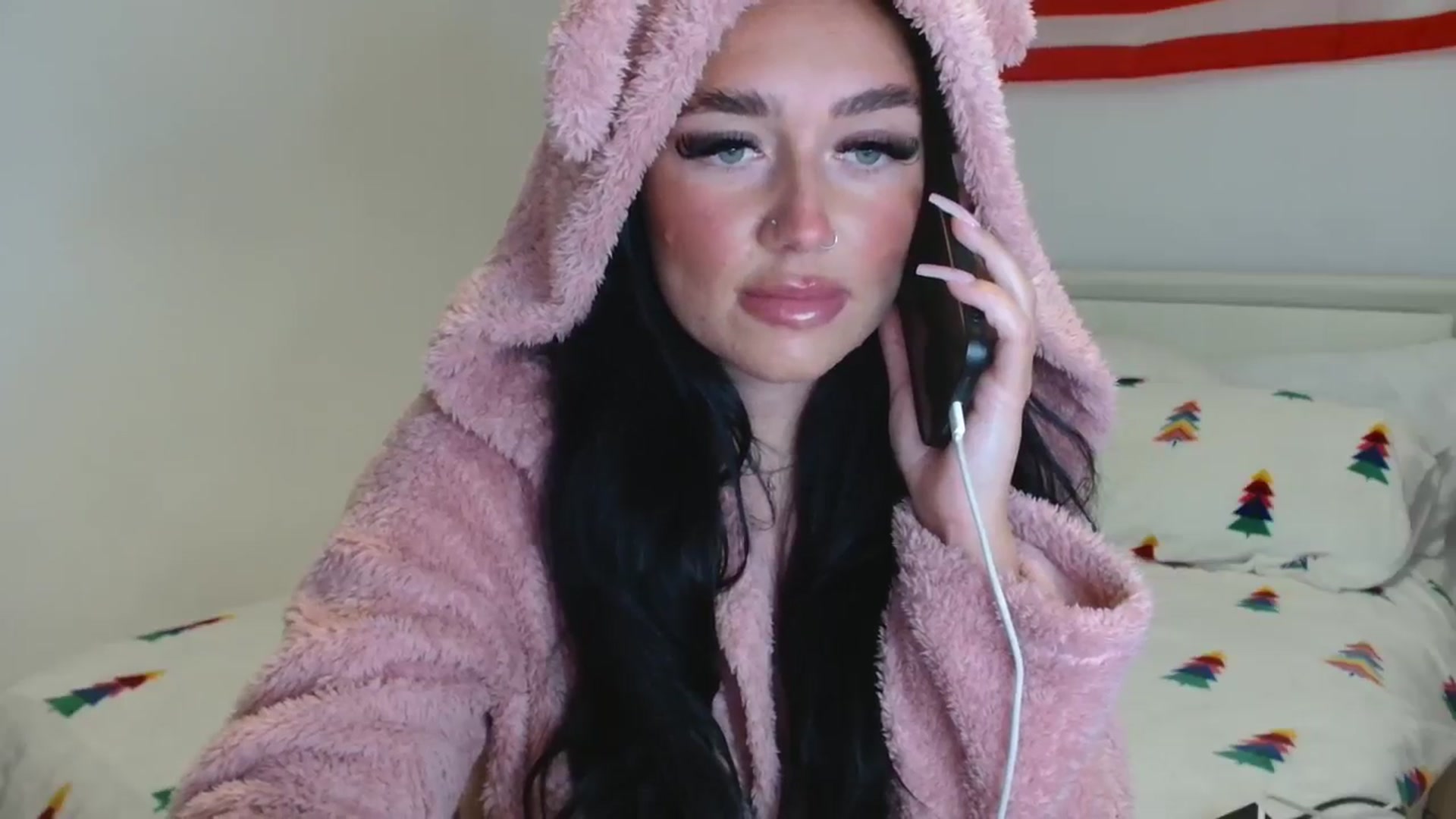 Gallery image thumbnail from ElleBloom's myfreecams stream on, 11/19/2024, 21:41 image 4 of 20