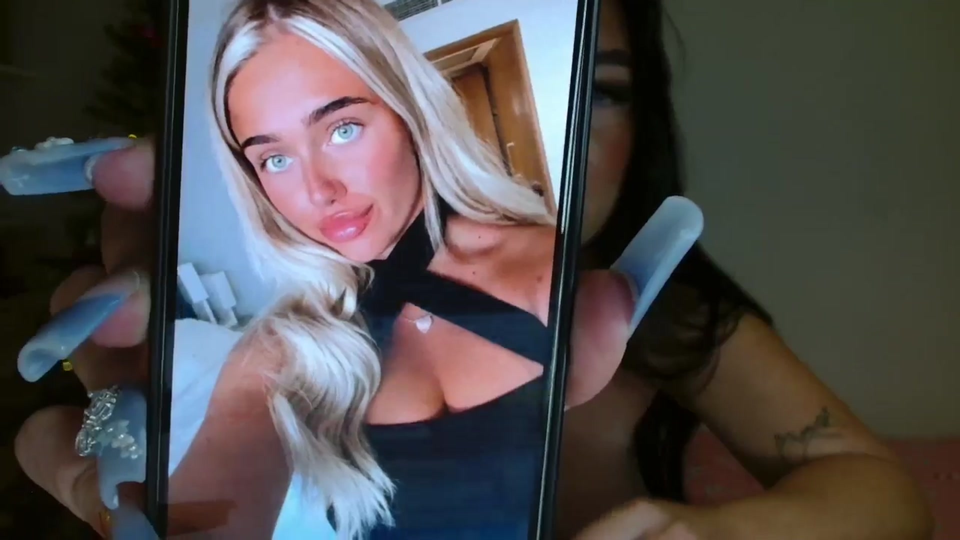 Gallery image thumbnail from ElleBloom's myfreecams stream on, 11/29/2024, 13:42 image 15 of 20