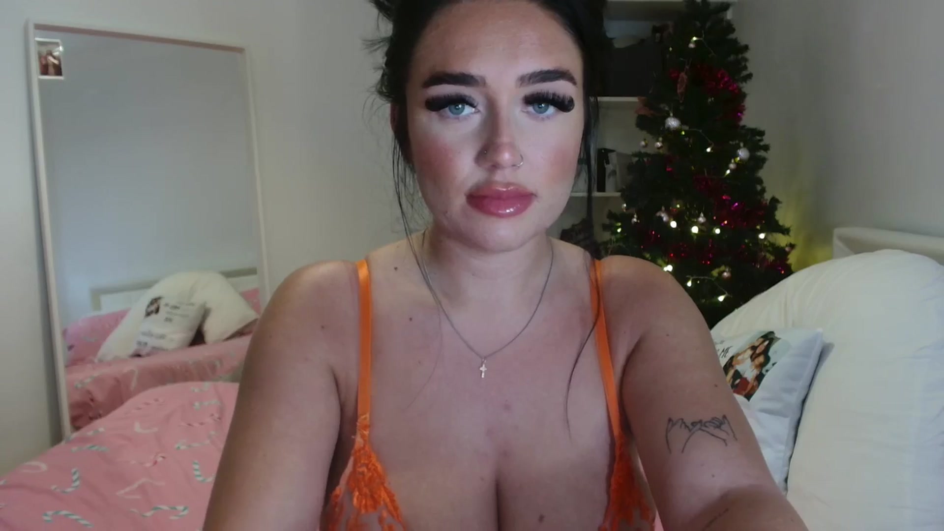 Gallery image thumbnail from ElleBloom's myfreecams stream on, 12/11/2024, 16:08 image 14 of 20