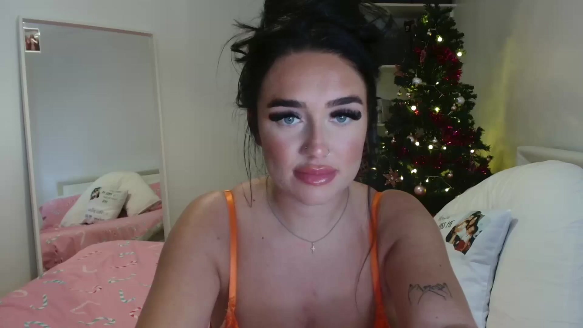 Gallery image thumbnail from ElleBloom's myfreecams stream on, 12/11/2024, 16:08 image 16 of 20