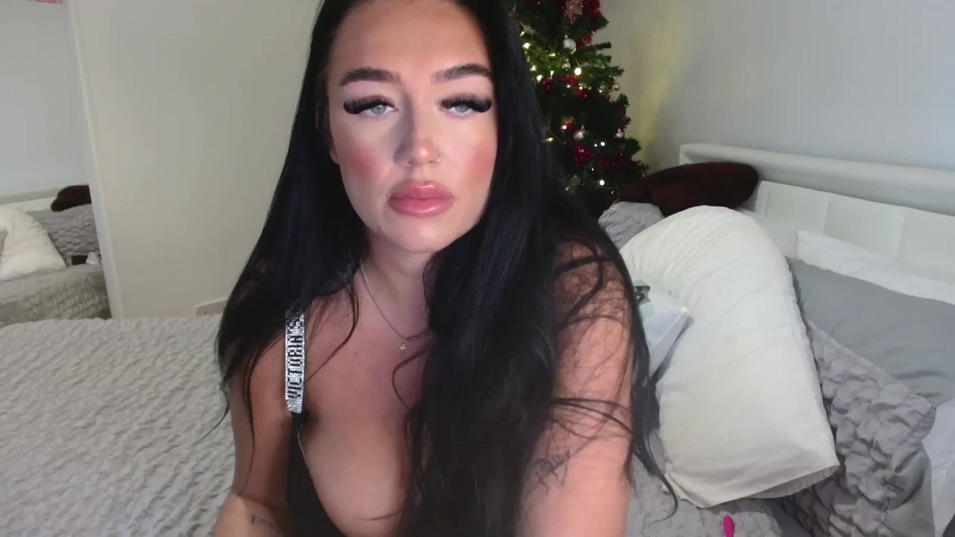 Gallery image thumbnail from ElleBloom's myfreecams stream on, 12/16/2024, 15:36 image 3 of 20