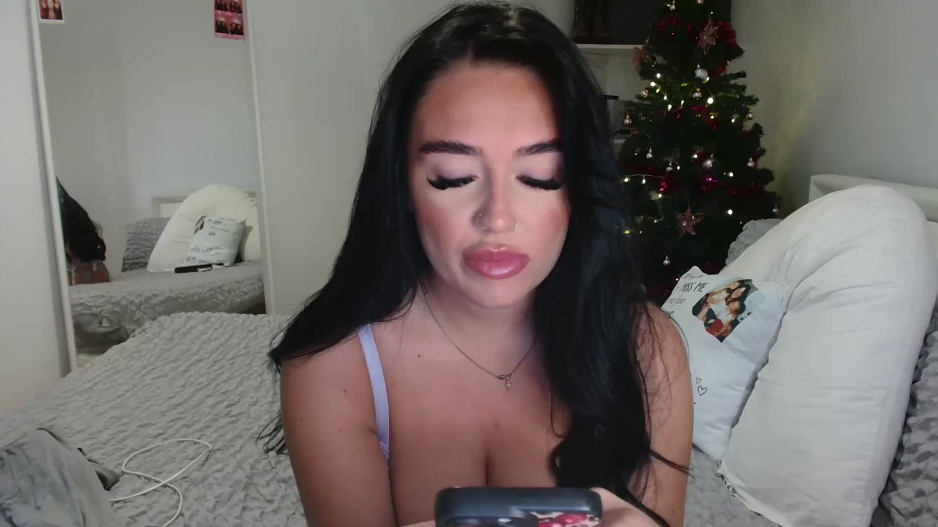 Gallery image thumbnail from ElleBloom's myfreecams stream on, 12/17/2024, 14:44 image 6 of 20