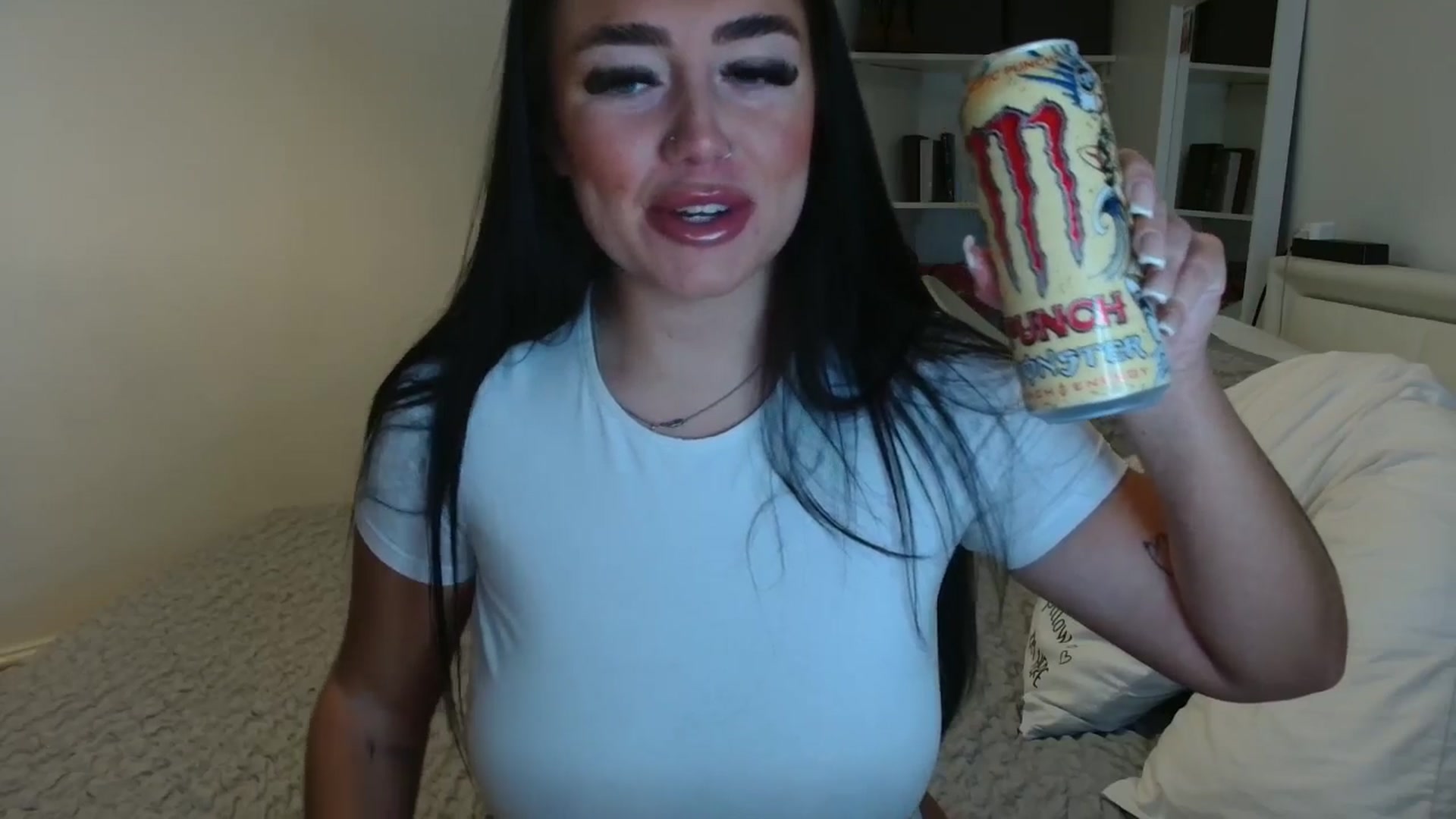 Gallery image thumbnail from ElleBloom's myfreecams stream on, 01/02/2025, 15:23 image 8 of 20