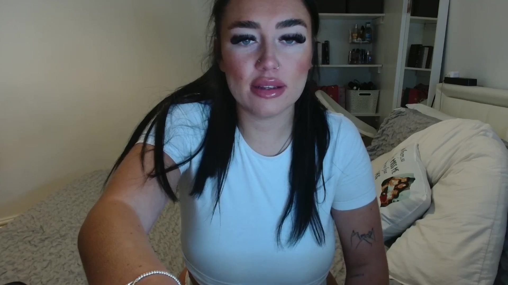 Gallery image thumbnail from ElleBloom's myfreecams stream on, 01/02/2025, 15:23 image 15 of 20