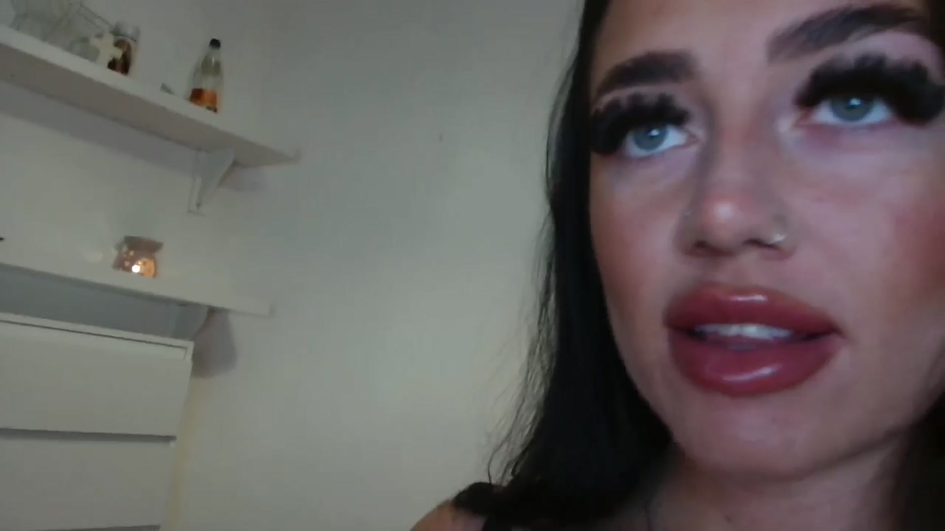 Gallery image thumbnail from ElleBloom's myfreecams stream on, 01/09/2025, 16:29 image 17 of 20