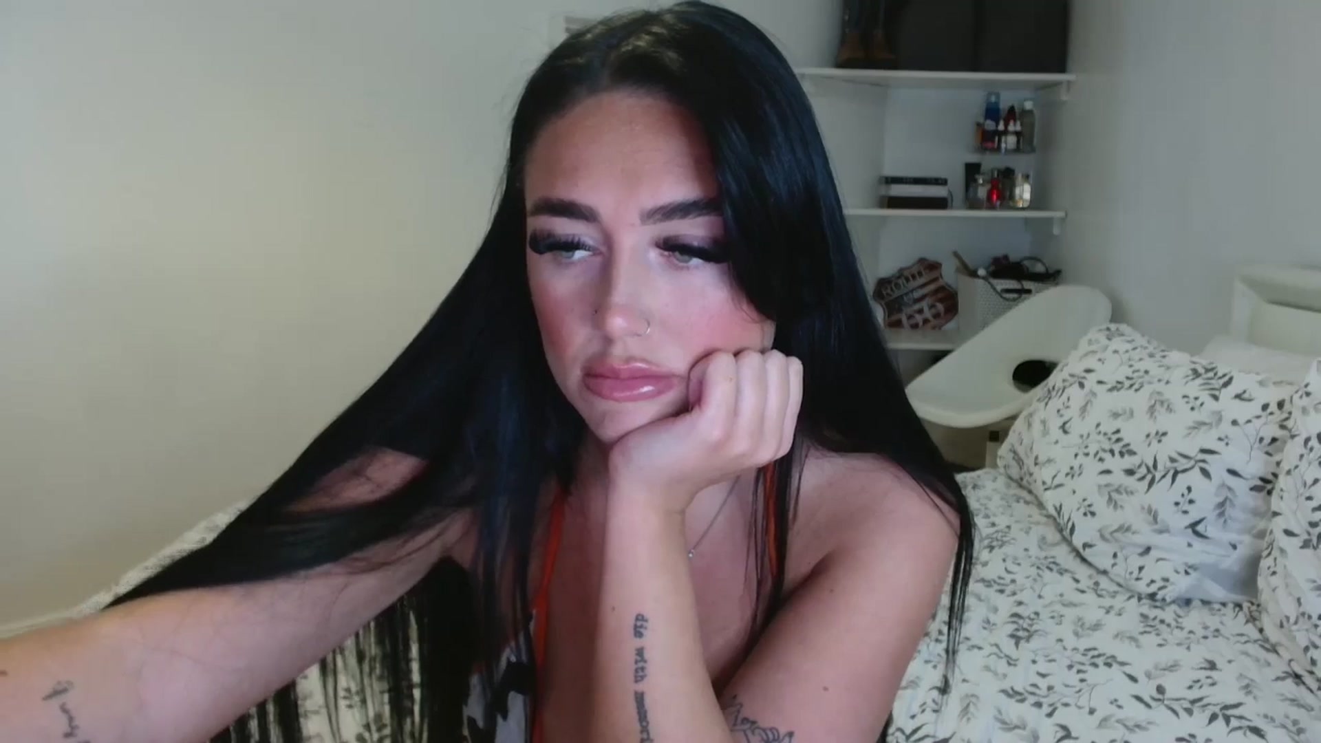 Gallery image thumbnail from ElleBloom's myfreecams stream on, 01/12/2025, 19:10 image 17 of 20