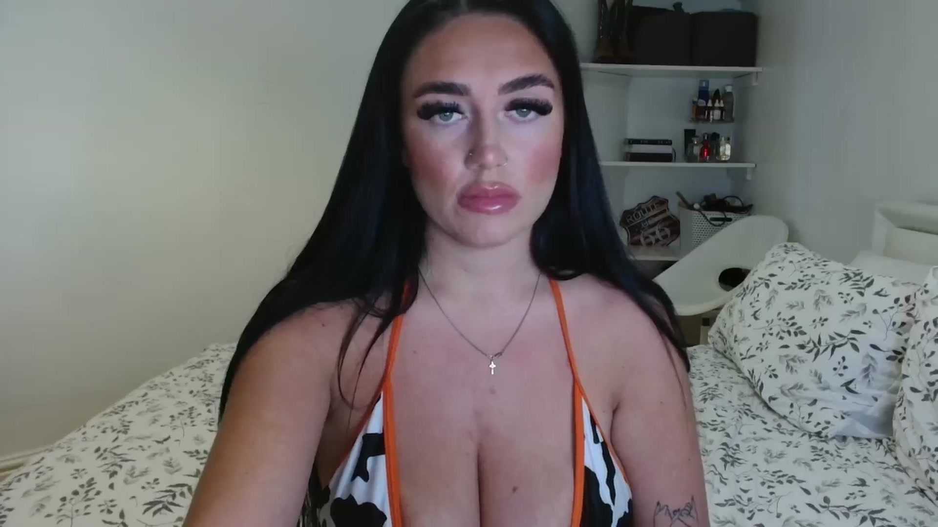 Gallery image thumbnail from ElleBloom's myfreecams stream on, 01/12/2025, 19:10 image 20 of 20