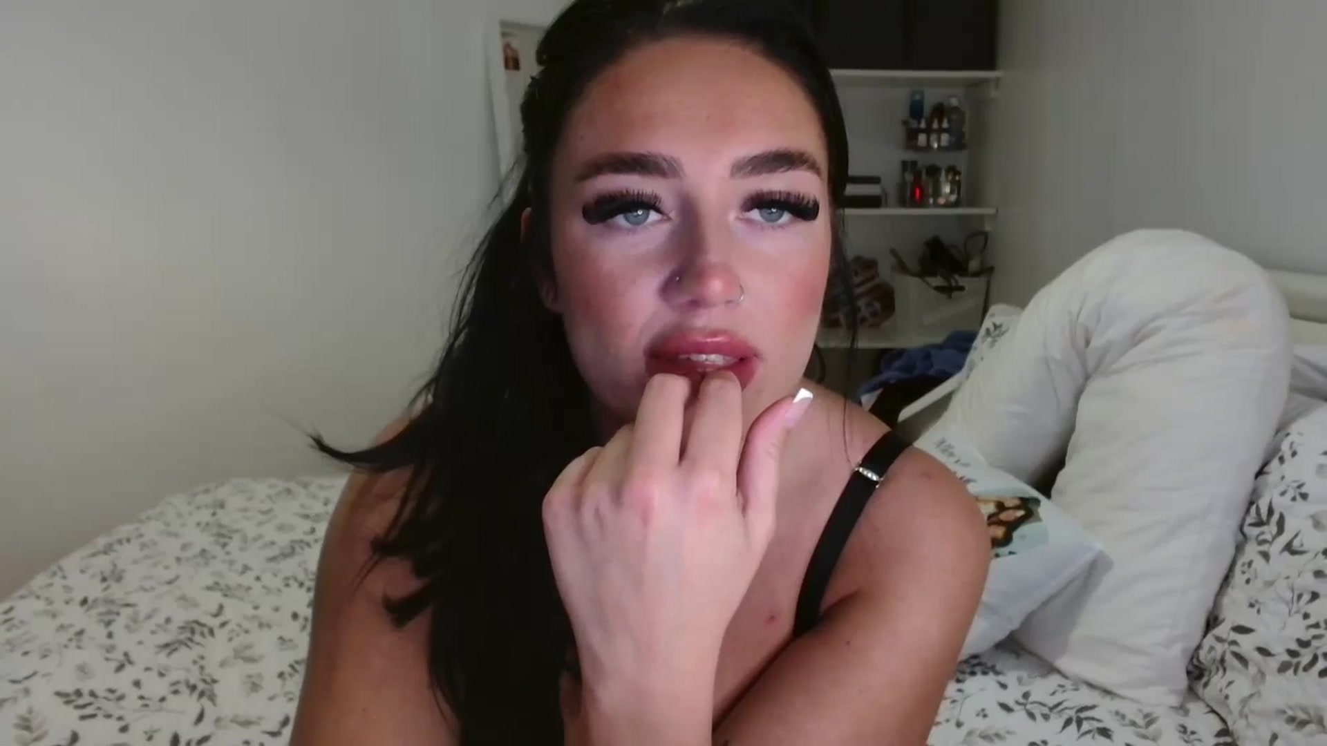 Gallery image thumbnail from ElleBloom's myfreecams stream on, 01/14/2025, 16:27 image 12 of 20