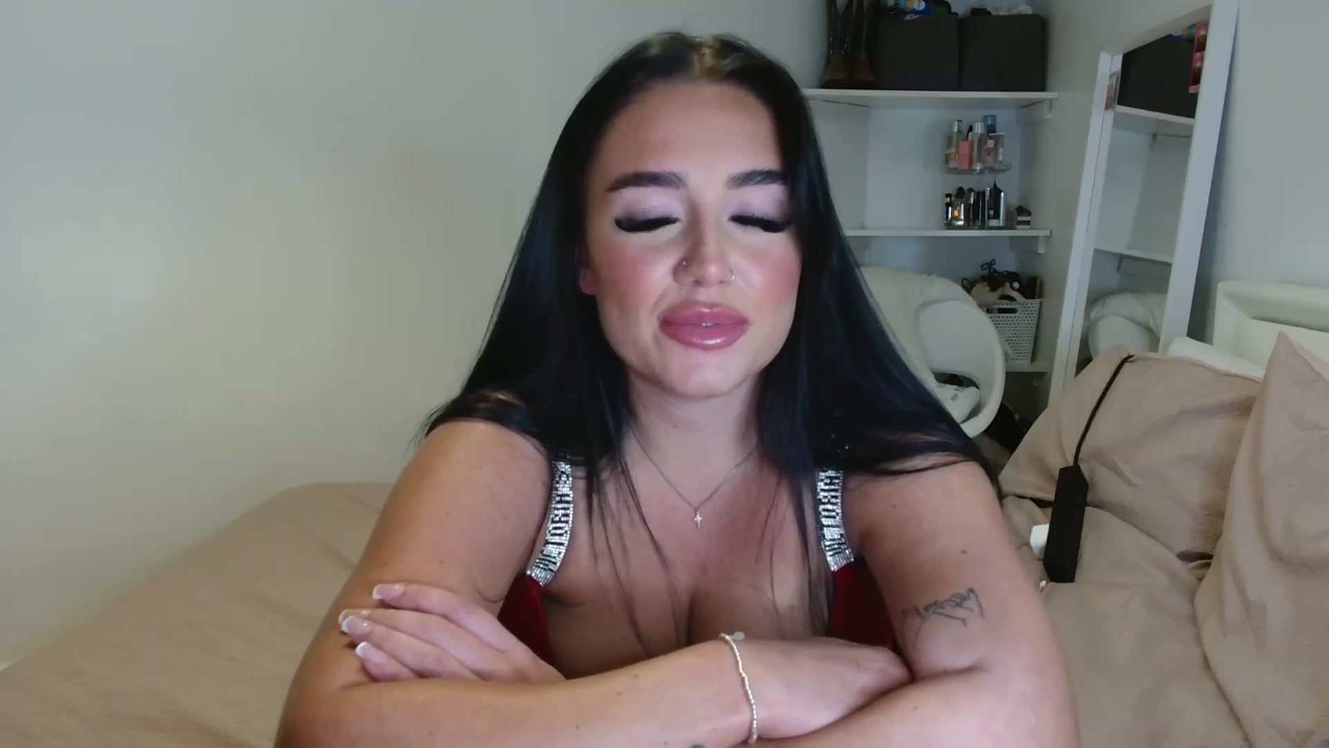 Gallery image thumbnail from ElleBloom's myfreecams stream on, 01/27/2025, 22:17 image 14 of 20