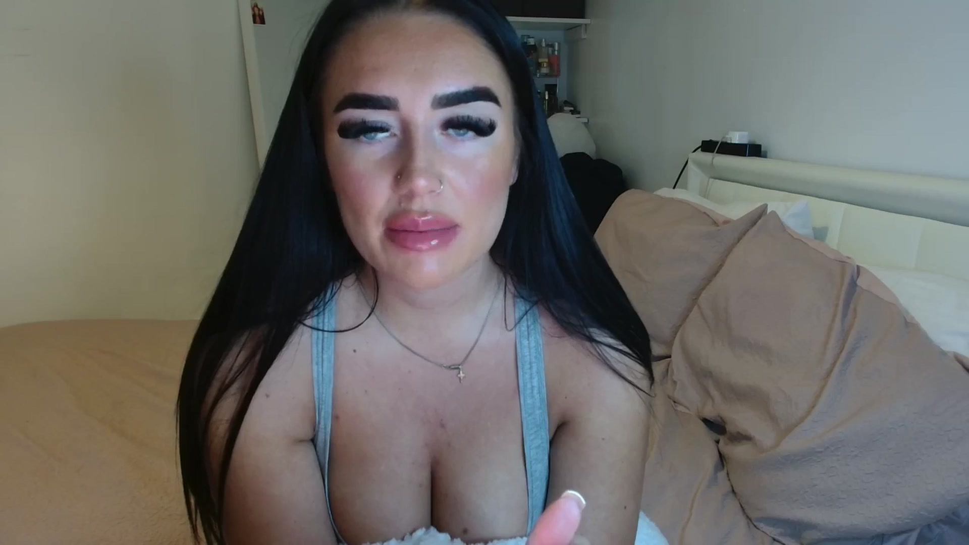Gallery image thumbnail from ElleBloom's myfreecams stream on, 01/29/2025, 14:48 image 6 of 20
