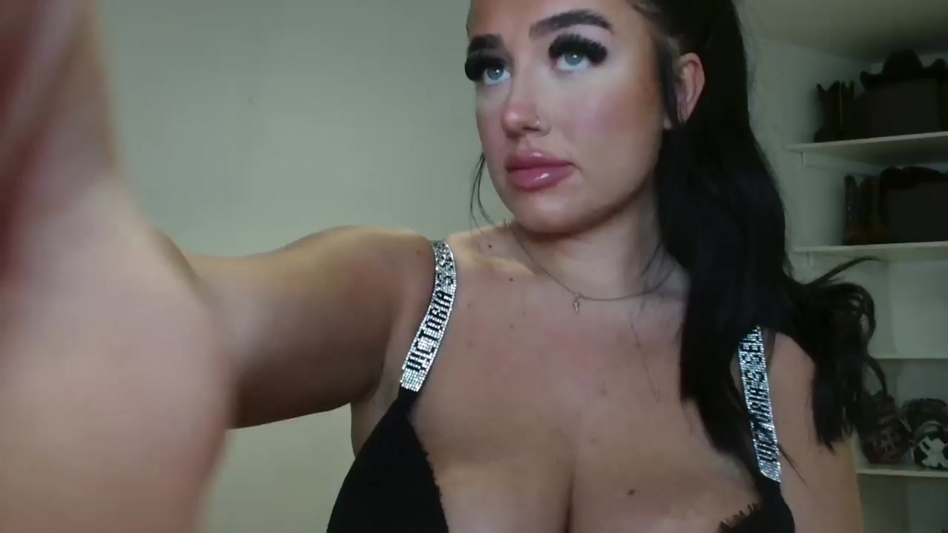 Gallery image thumbnail from ElleBloom's myfreecams stream on, 02/03/2025, 21:57 image 7 of 20
