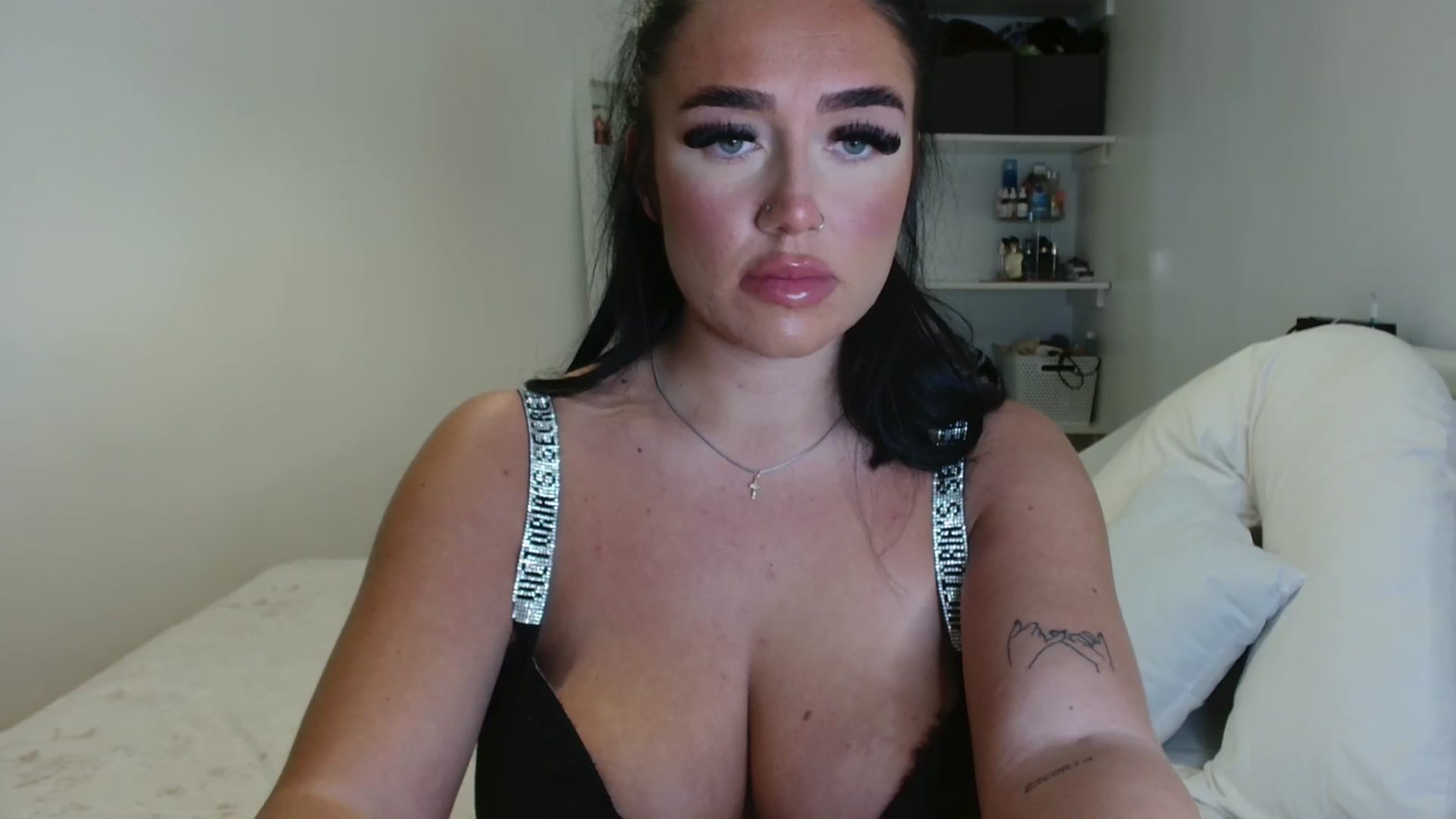 Gallery image thumbnail from ElleBloom's myfreecams stream on, 02/03/2025, 21:57 image 17 of 20