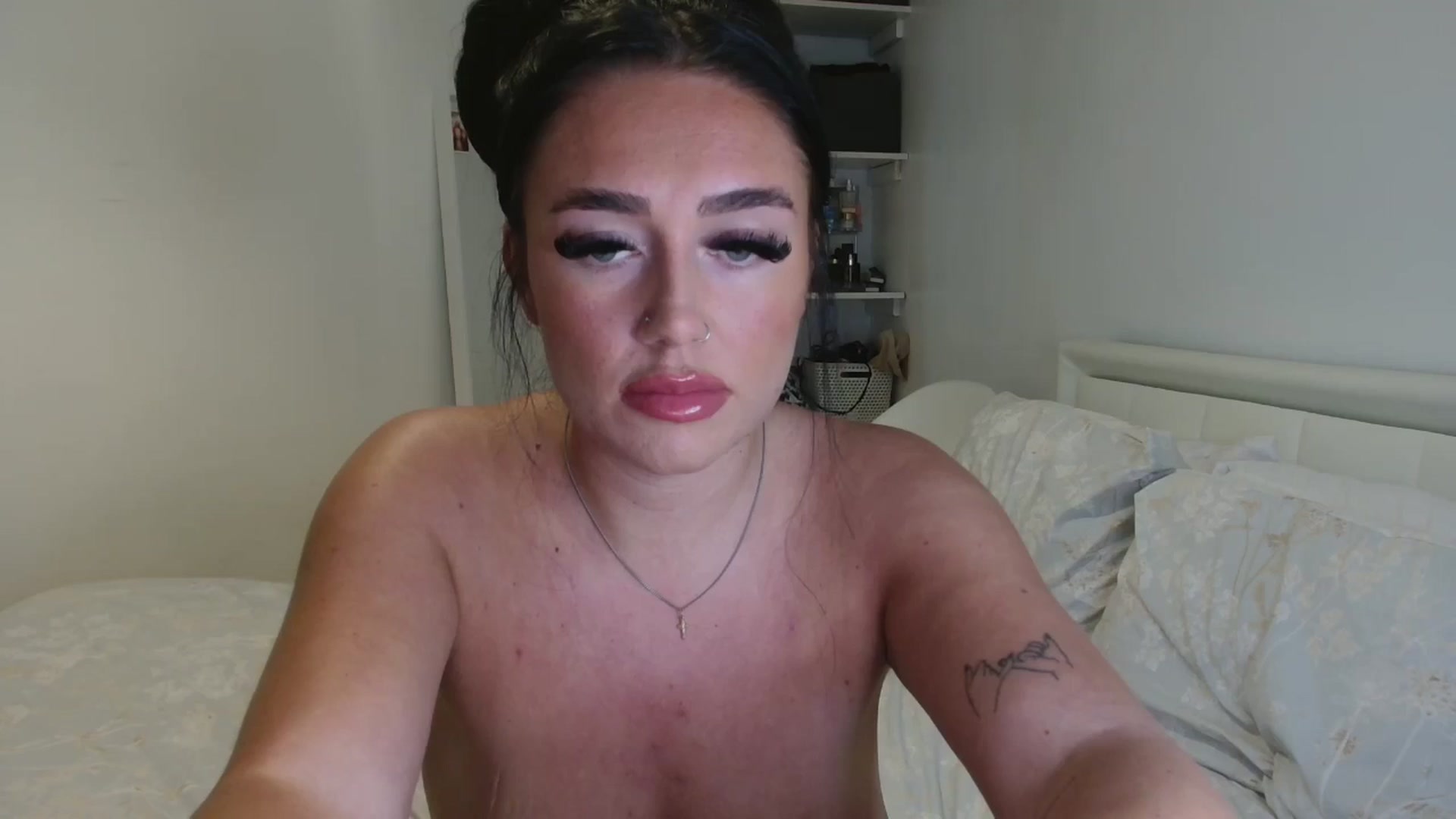 Gallery image thumbnail from ElleBloom's myfreecams stream on, 02/06/2025, 24:34 image 7 of 20