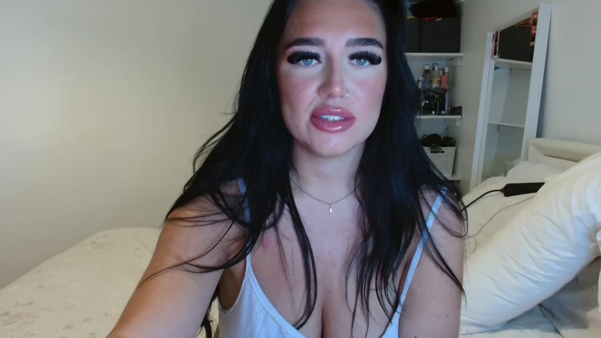 Gallery image thumbnail from ElleBloom's myfreecams stream on, 02/18/2025, 24:18 image 2 of 20