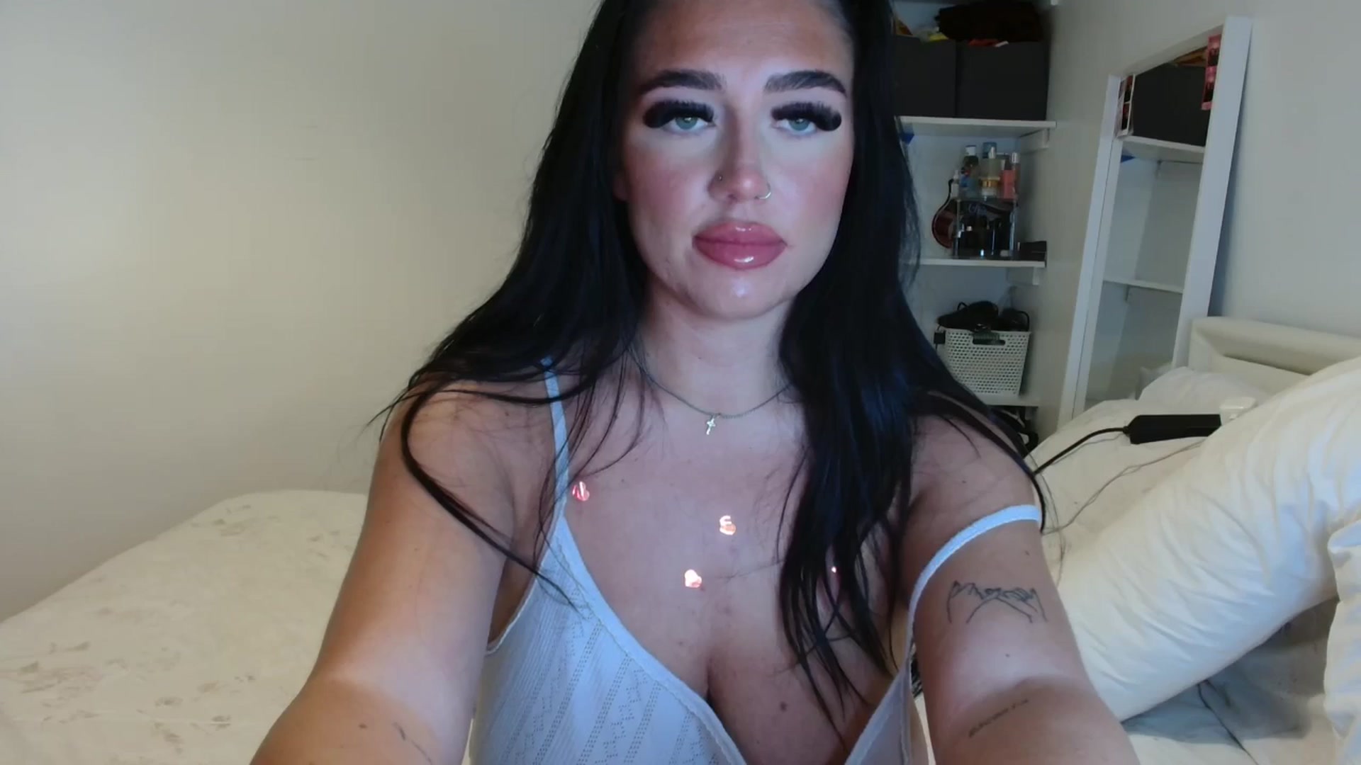 Gallery image thumbnail from ElleBloom's myfreecams stream on, 02/18/2025, 24:18 image 7 of 20