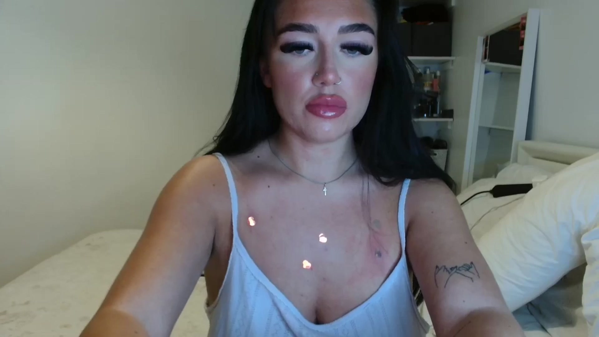 Gallery image thumbnail from ElleBloom's myfreecams stream on, 02/18/2025, 24:18 image 4 of 20