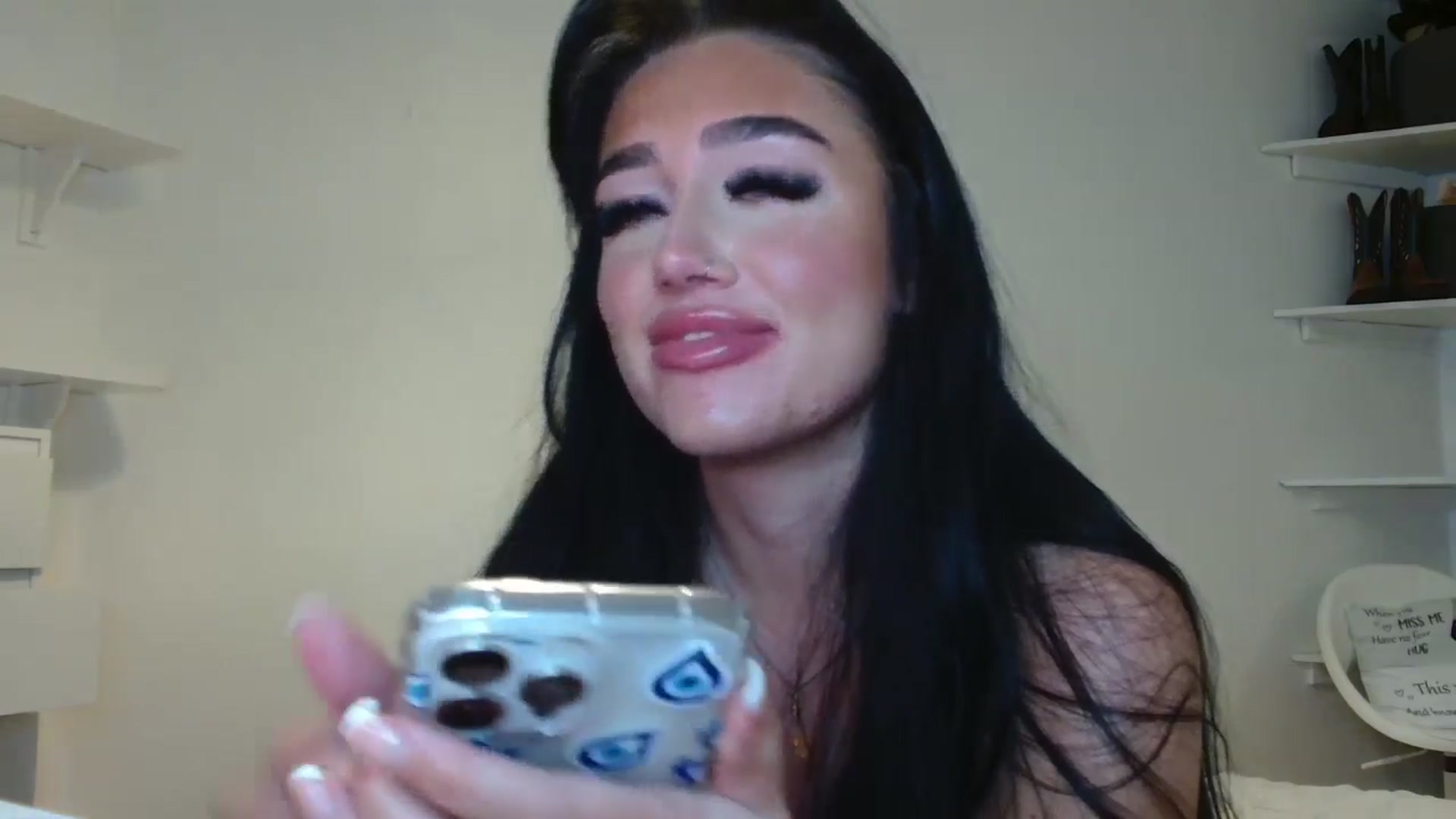 Gallery image thumbnail from ElleBloom's myfreecams stream on, 02/18/2025, 24:18 image 20 of 20
