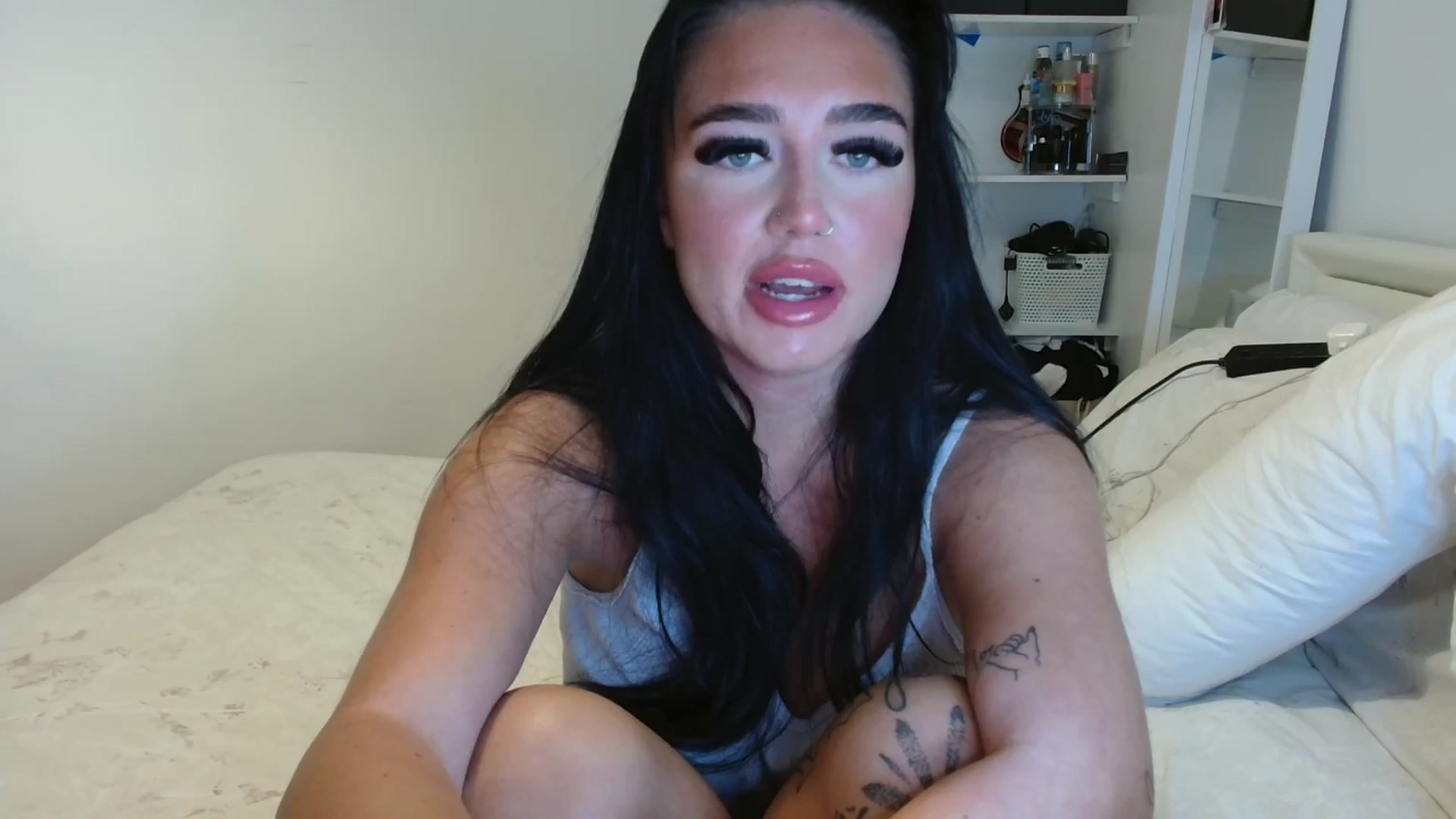Gallery image thumbnail from ElleBloom's myfreecams stream on, 02/18/2025, 24:18 image 3 of 20