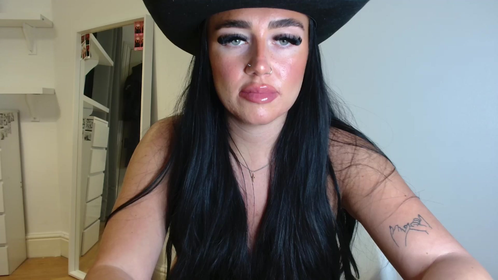 Gallery image thumbnail from ElleBloom's myfreecams stream on, 02/19/2025, 01:30 image 5 of 20