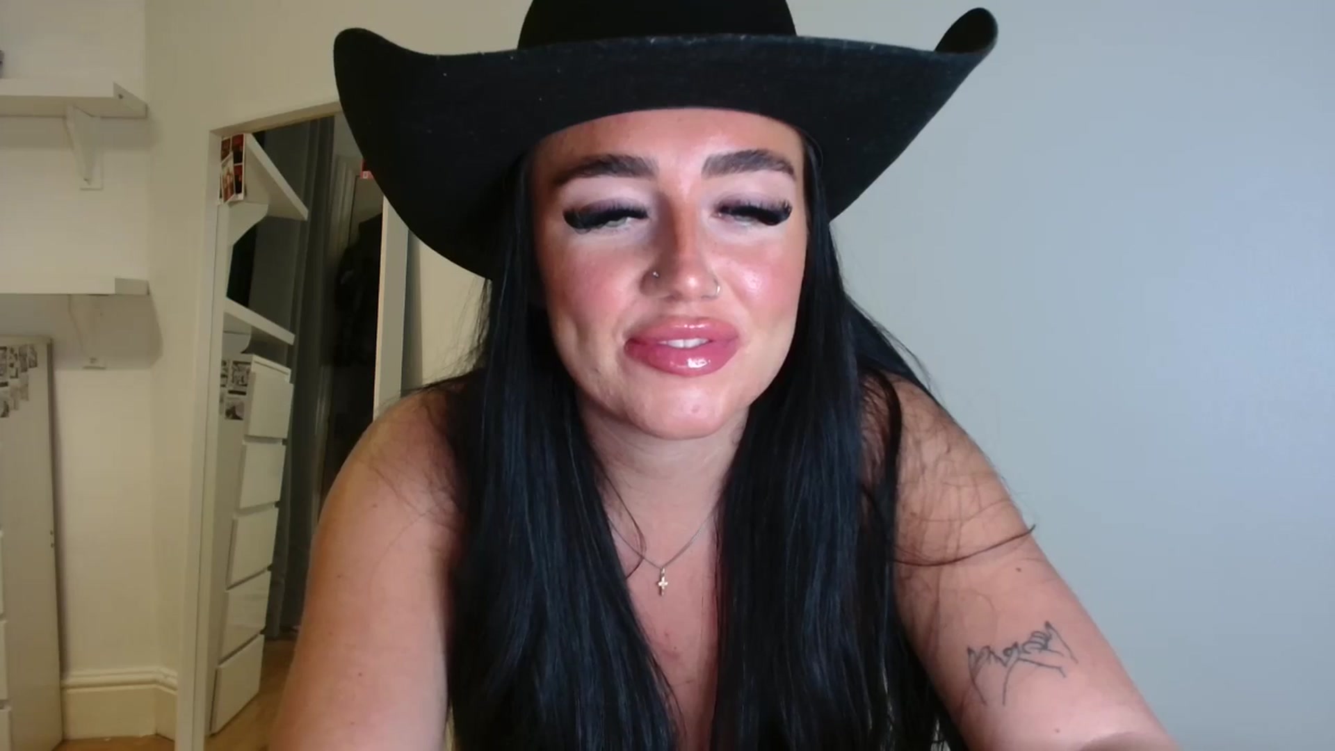 Gallery image thumbnail from ElleBloom's myfreecams stream on, 02/19/2025, 01:30 image 11 of 20