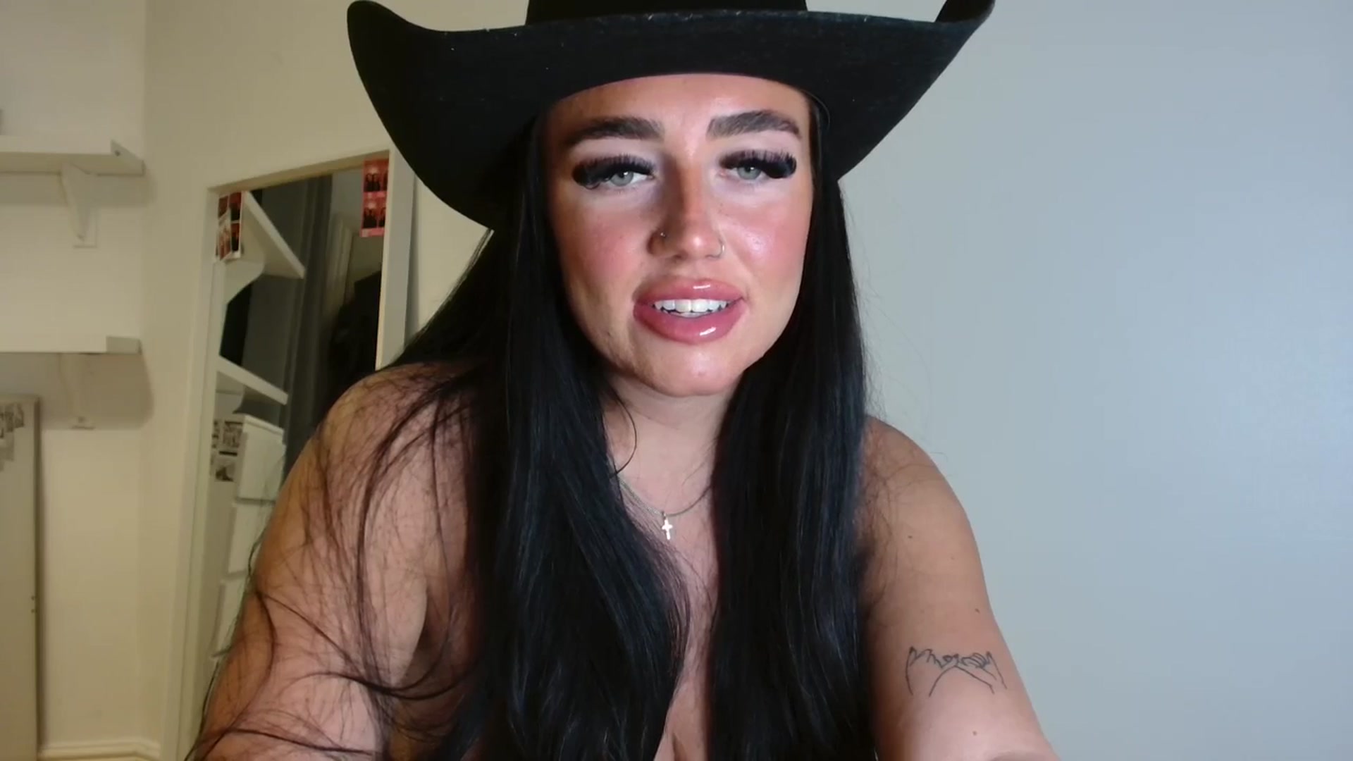 Gallery image thumbnail from ElleBloom's myfreecams stream on, 02/19/2025, 01:30 image 9 of 20