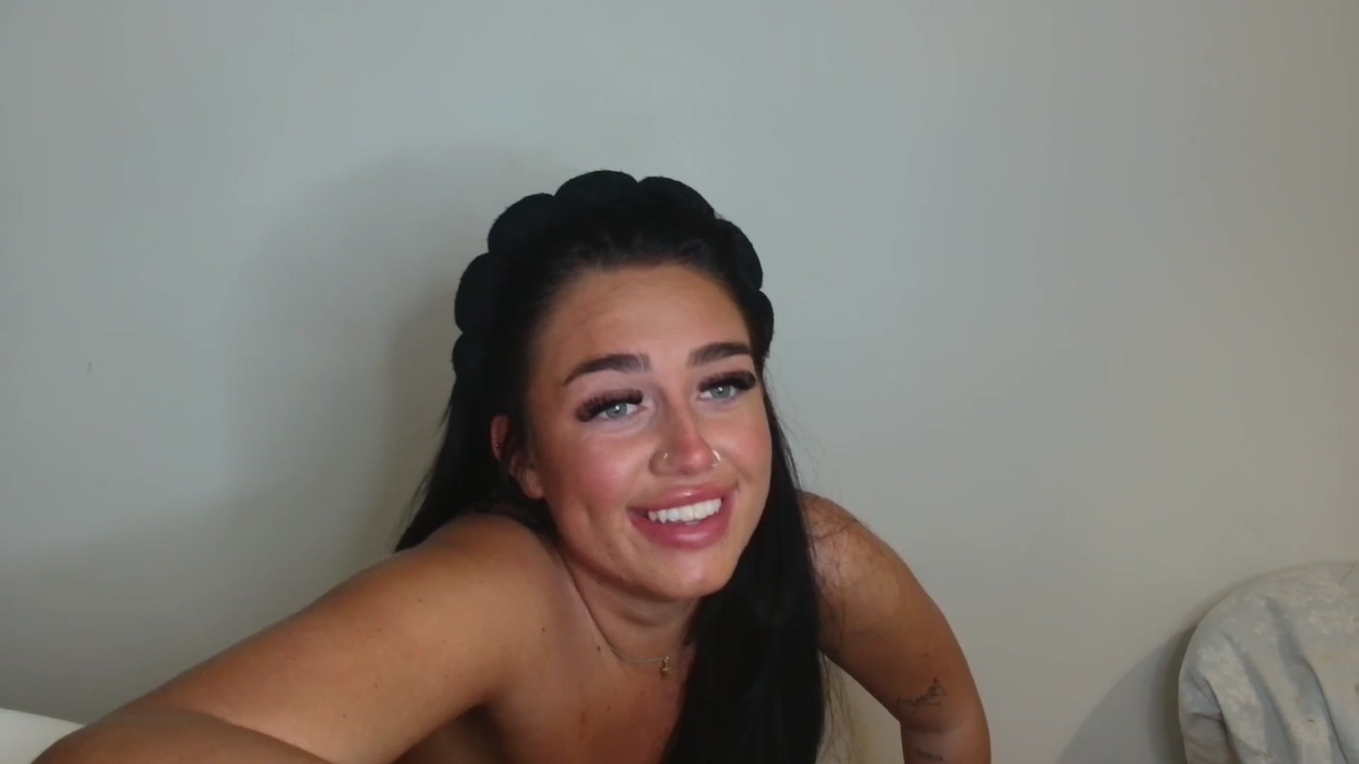 Gallery image thumbnail from ElleBloom's myfreecams stream on, 03/30/2025, 22:18 image 14 of 20