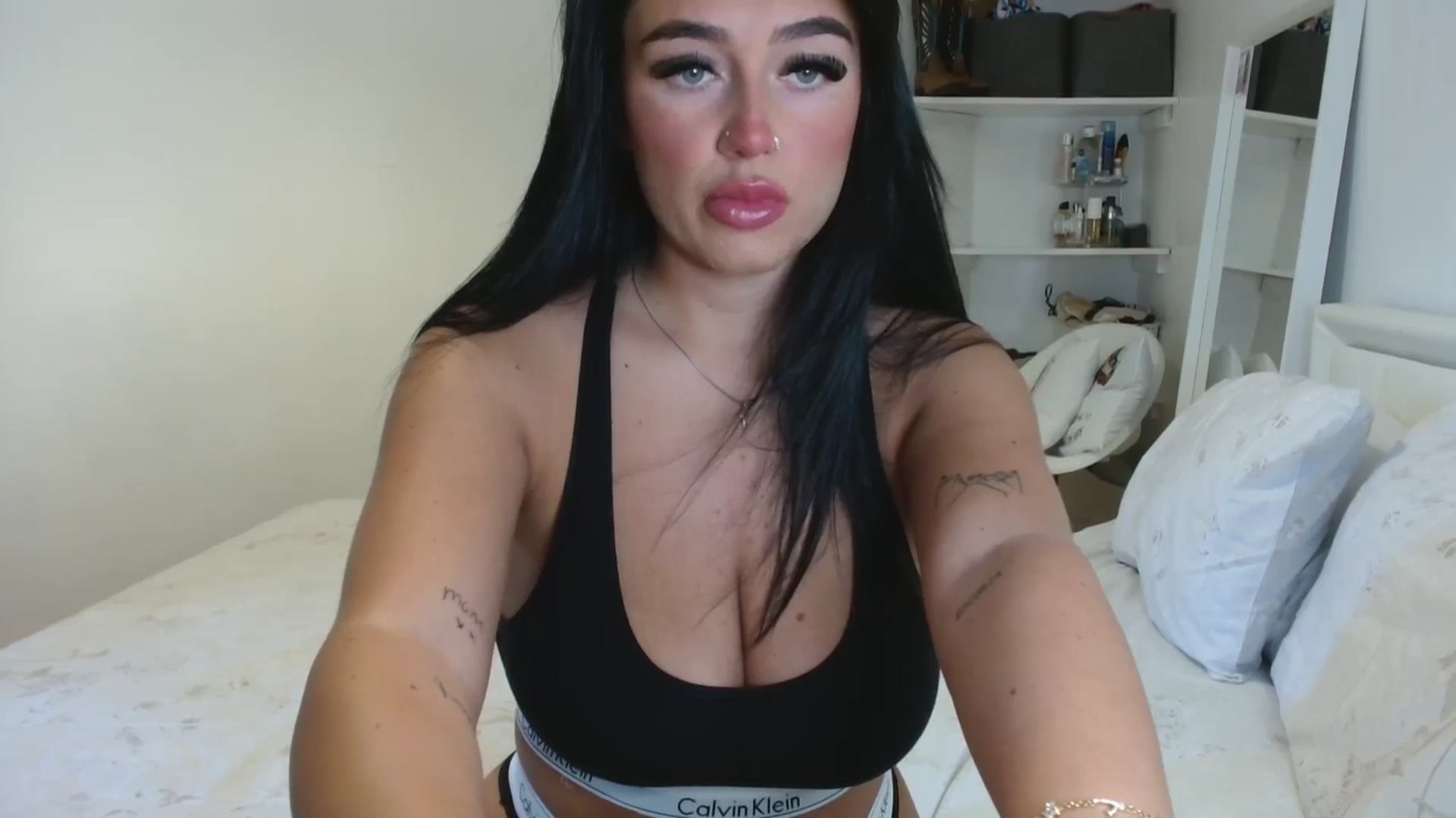 Gallery image thumbnail from ElleBloom's myfreecams stream on, 04/15/2025, 13:43 image 3 of 20