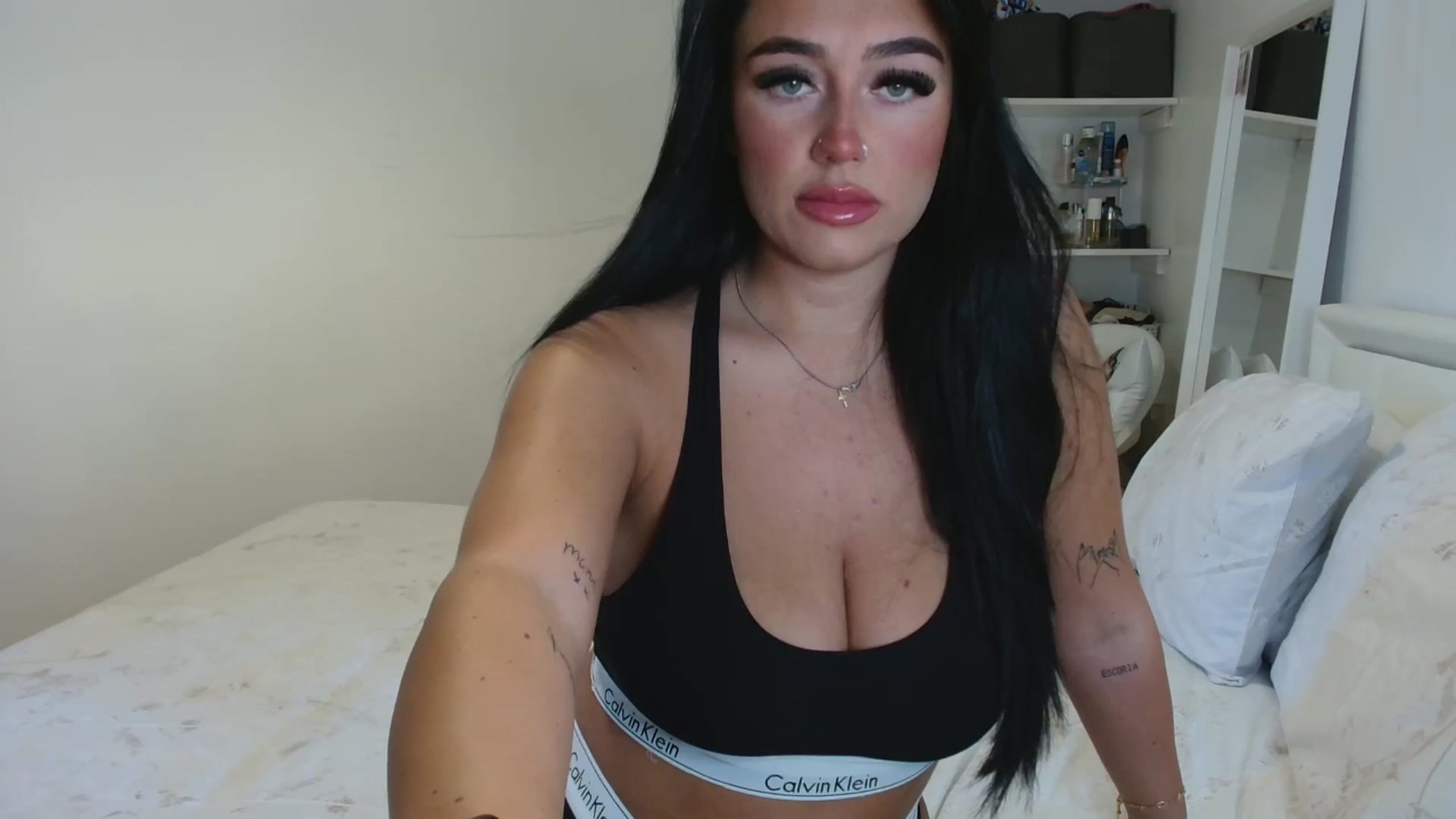 Gallery image thumbnail from ElleBloom's myfreecams stream on, 04/15/2025, 13:43 image 6 of 20