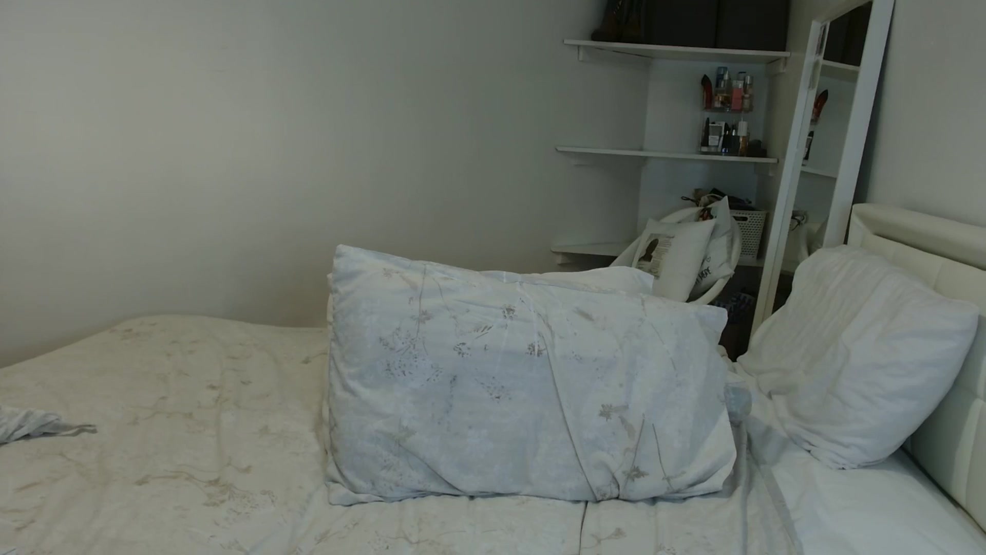 Gallery image thumbnail from ElleBloom's myfreecams stream on, 04/16/2025, 21:39 image 18 of 20