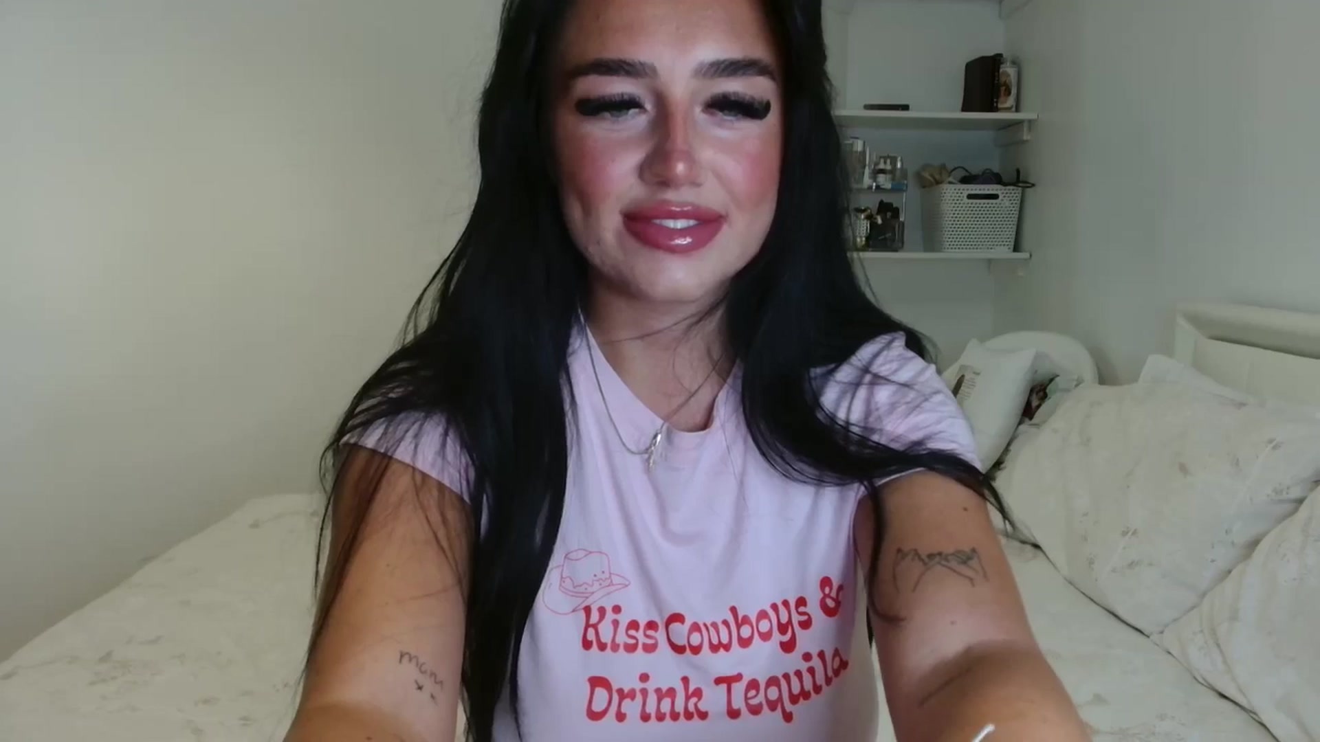 Gallery image thumbnail from ElleBloom's myfreecams stream on, 05/04/2025, 20:16 image 14 of 20