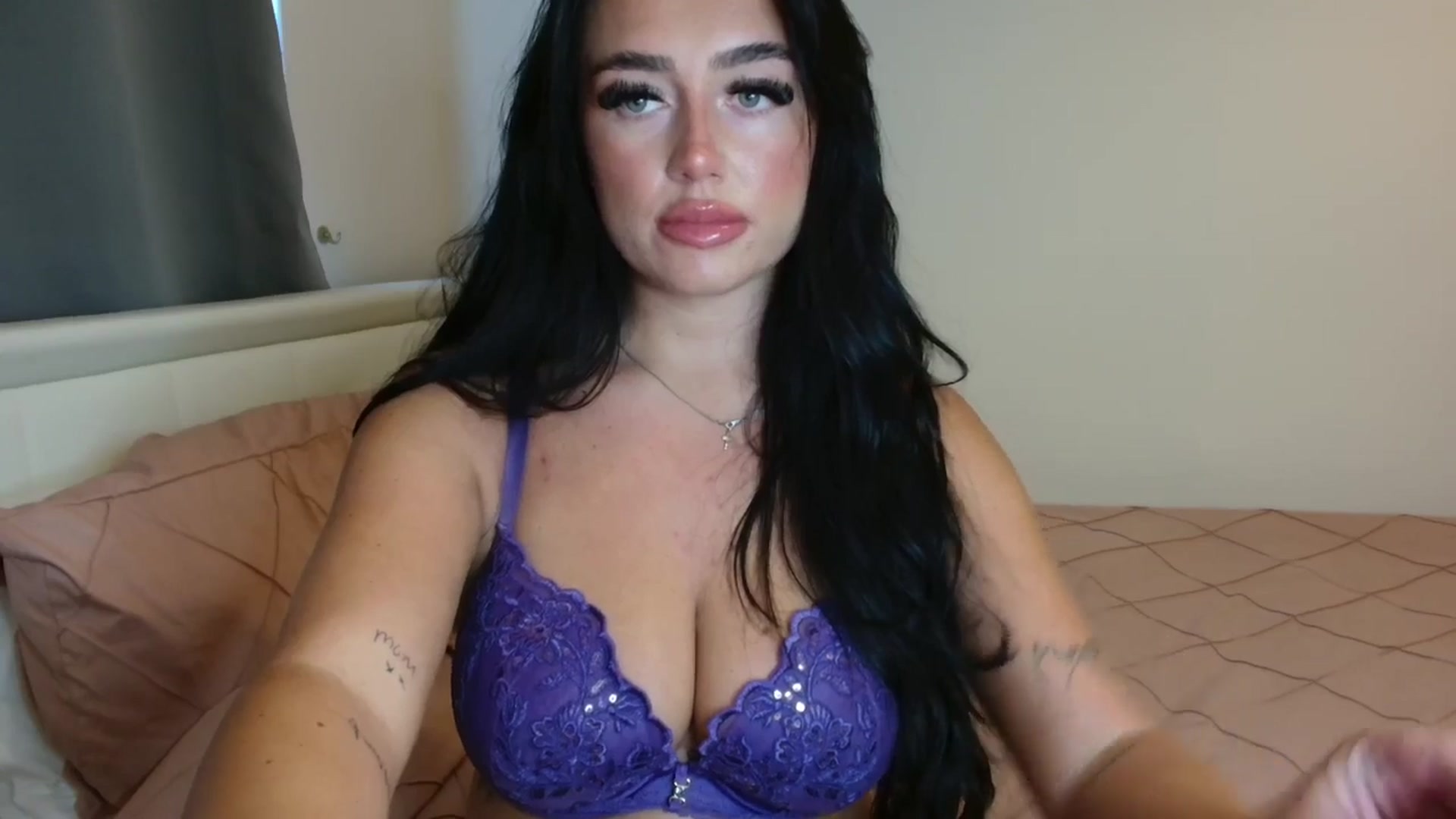 Gallery image thumbnail from ElleBloom's myfreecams stream on, 05/19/2025, 19:51 image 3 of 20