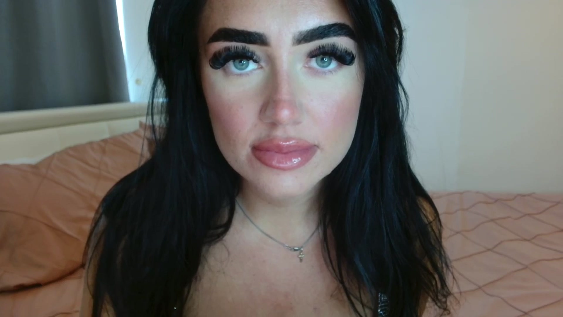 Gallery image thumbnail from ElleBloom's myfreecams stream on, 05/21/2025, 11:37 image 15 of 20
