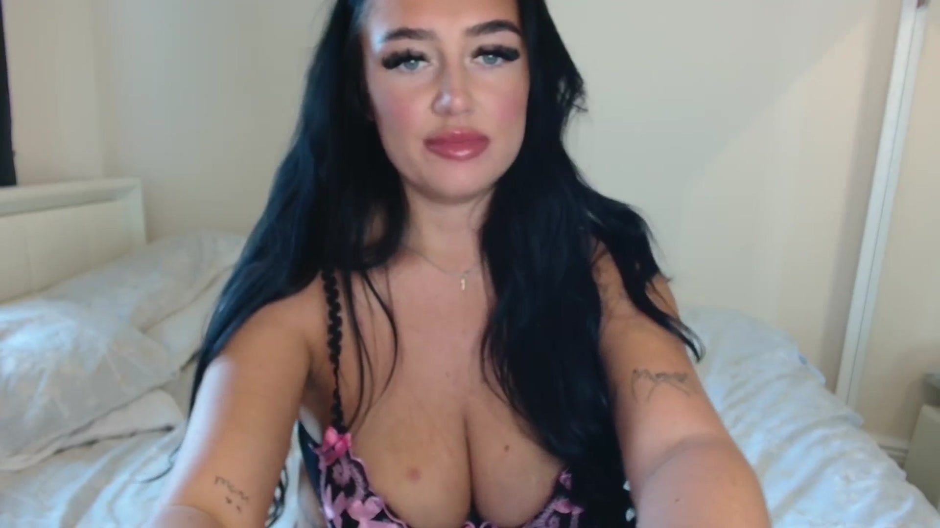 Gallery image thumbnail from ElleBloom's myfreecams stream on, 06/03/2025, 12:33 image 15 of 20