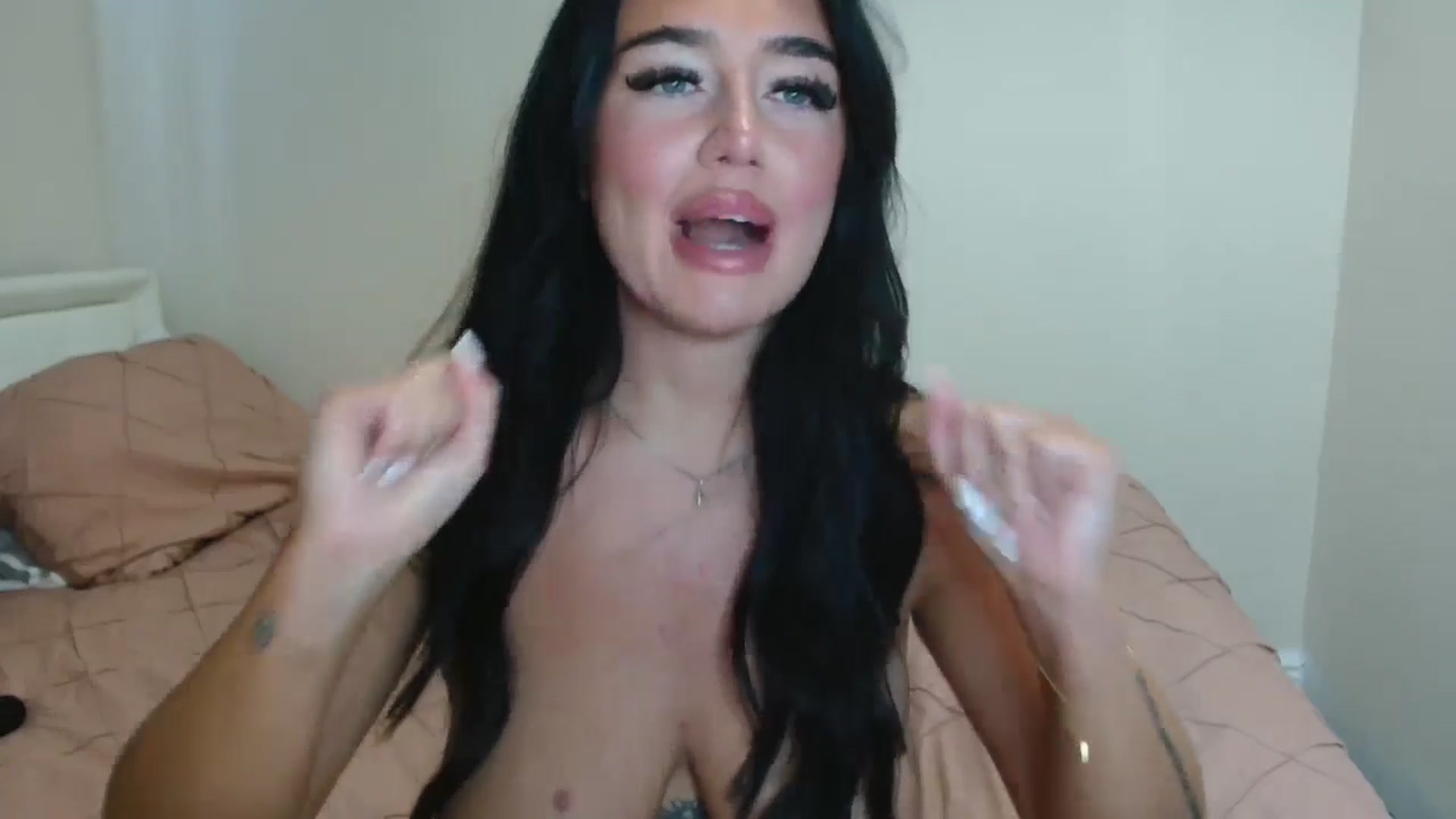 Gallery image thumbnail from ElleBloom's myfreecams stream on, 06/08/2025, 20:12 image 8 of 20