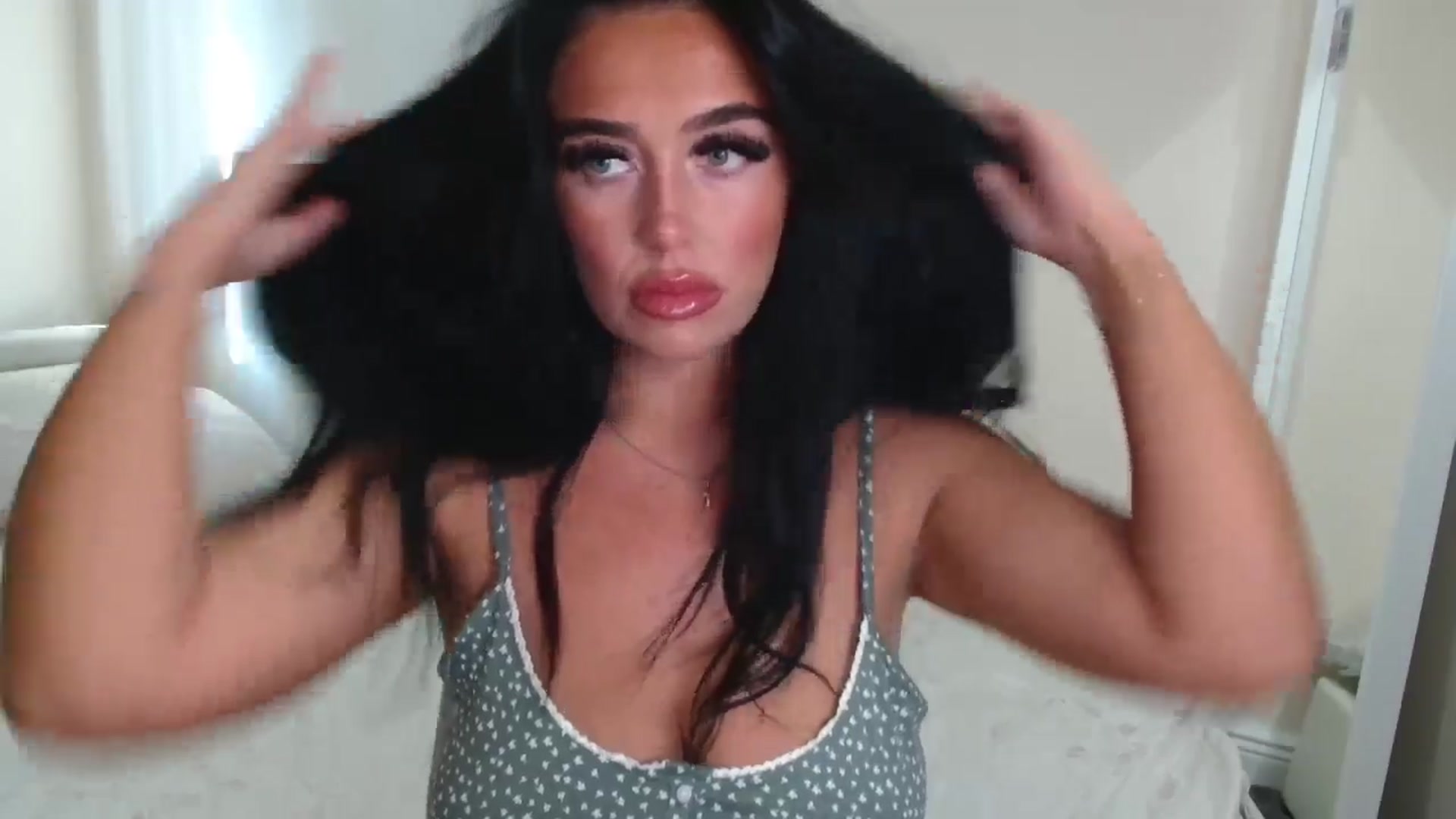 Gallery image thumbnail from ElleBloom's myfreecams stream on, 06/11/2025, 18:45 image 10 of 20