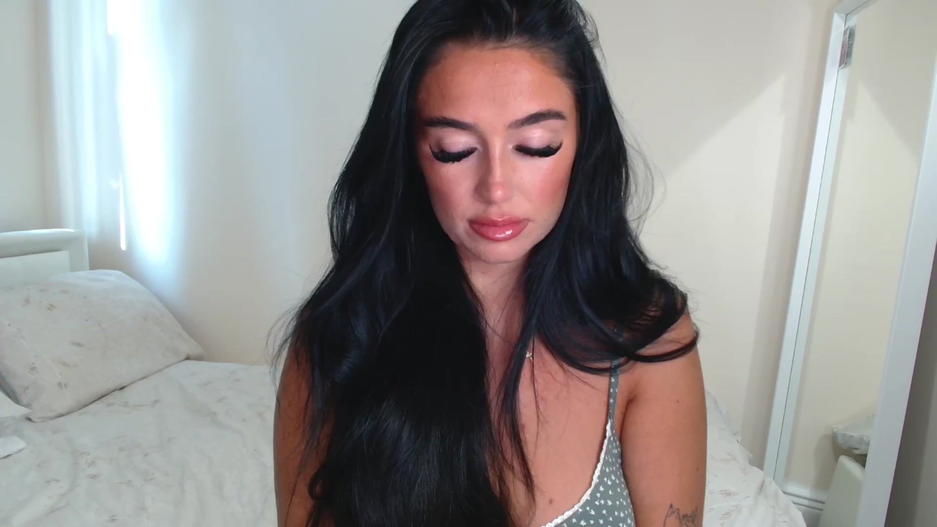 Gallery image thumbnail from ElleBloom's myfreecams stream on, 06/11/2025, 18:45 image 1 of 20