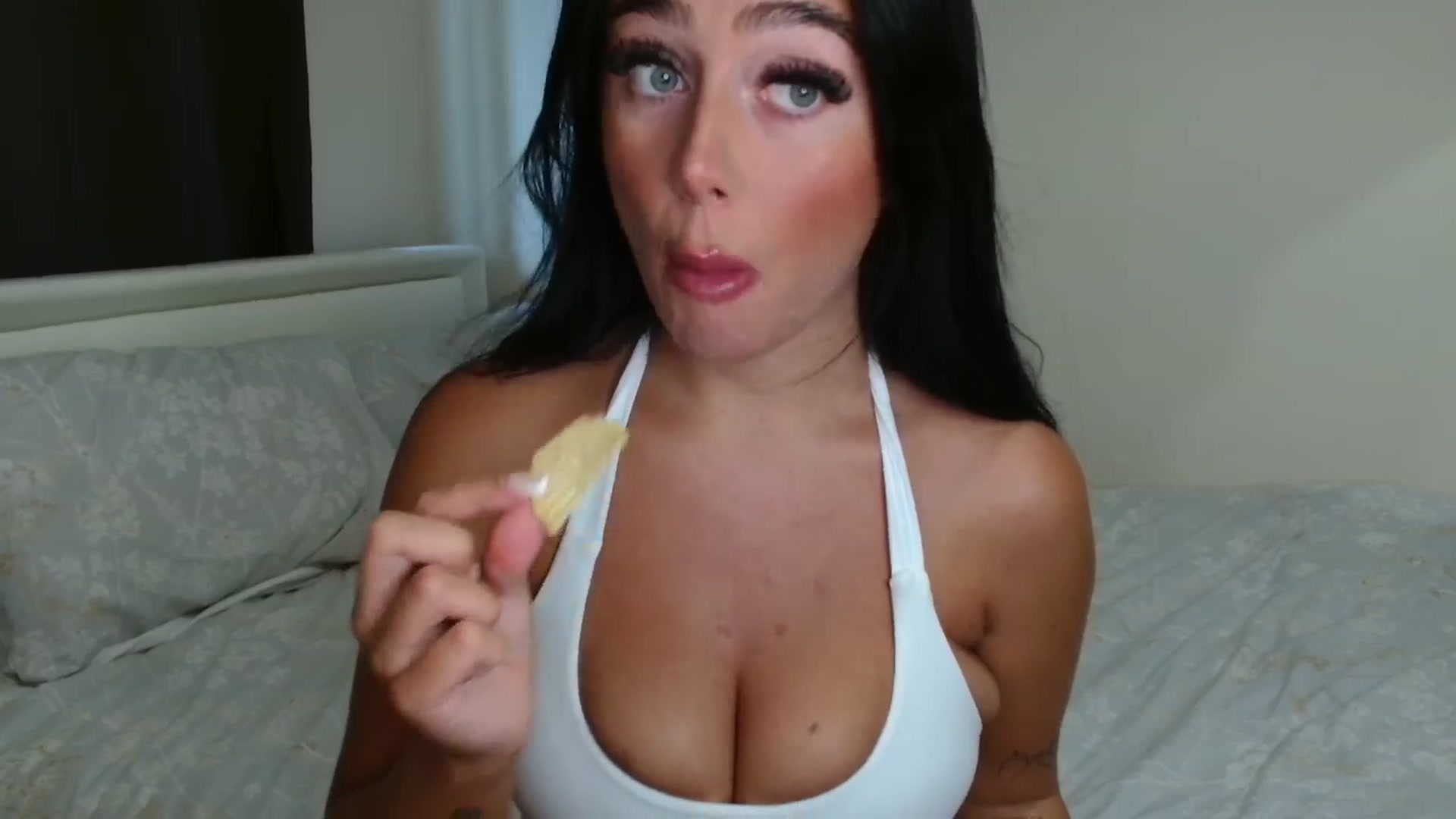 Gallery image thumbnail from ElleBloom's myfreecams stream on, 07/19/2025, 14:04 image 19 of 20
