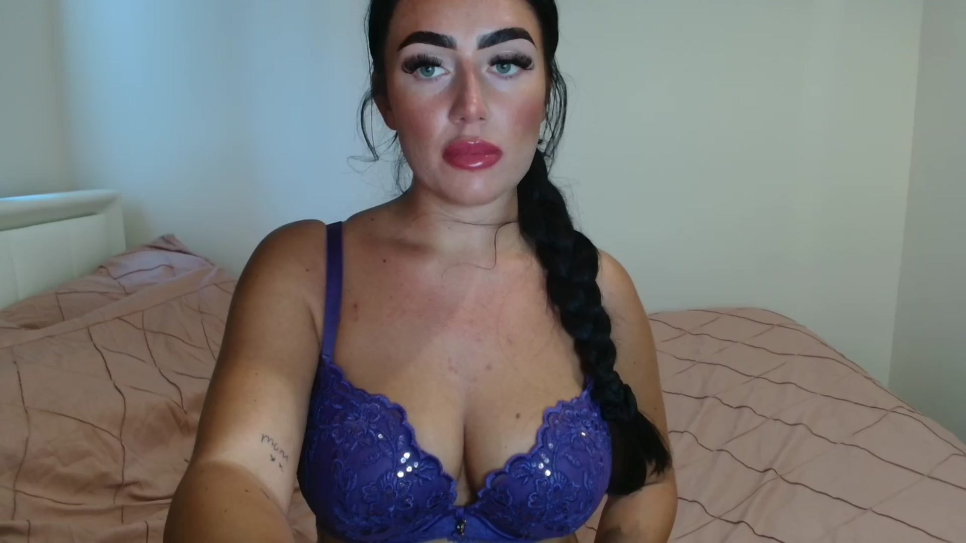 Gallery image thumbnail from ElleBloom's myfreecams stream on, 07/21/2025, 14:23 image 15 of 20