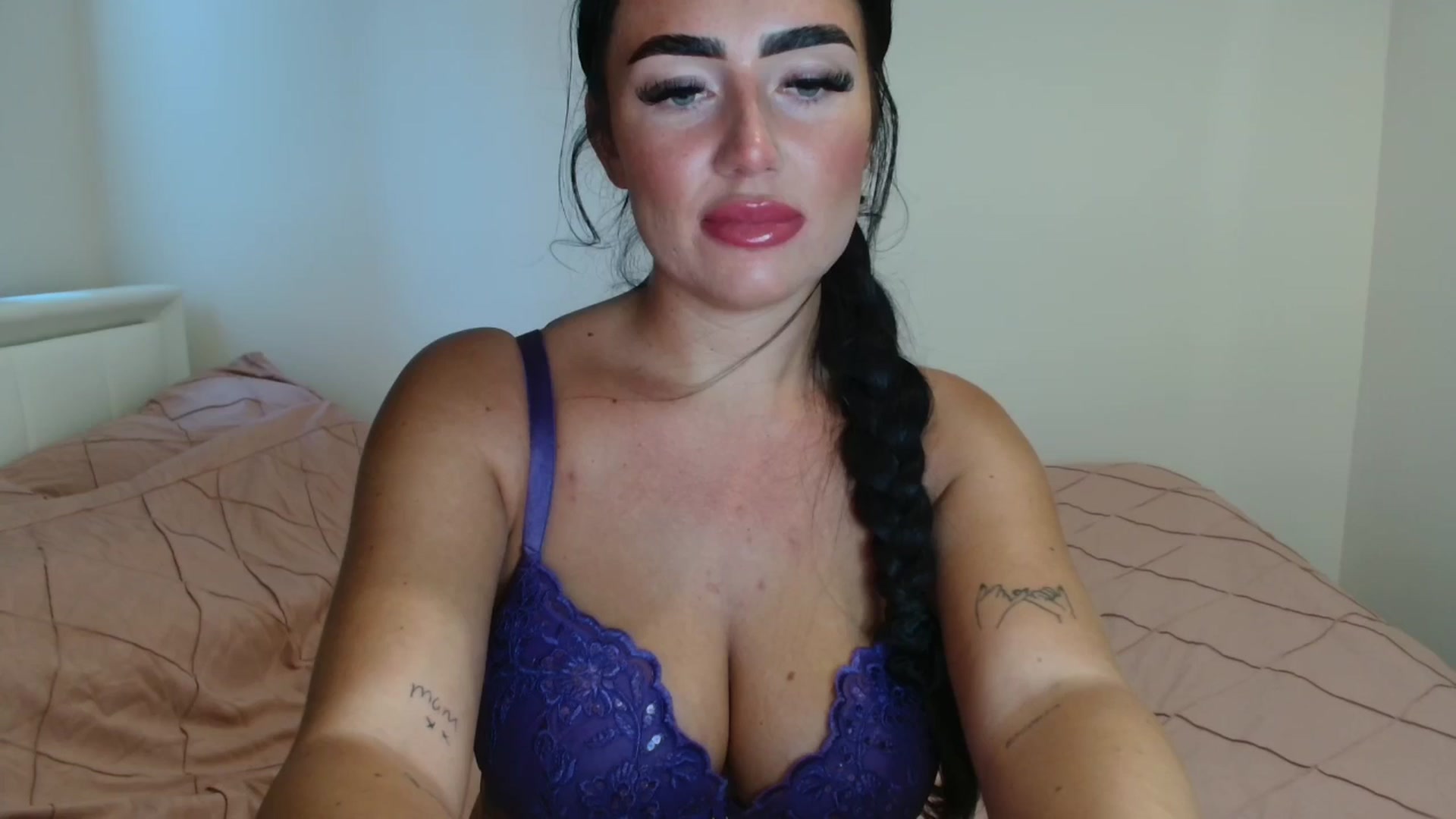 Gallery image thumbnail from ElleBloom's myfreecams stream on, 07/21/2025, 15:19 image 1 of 20