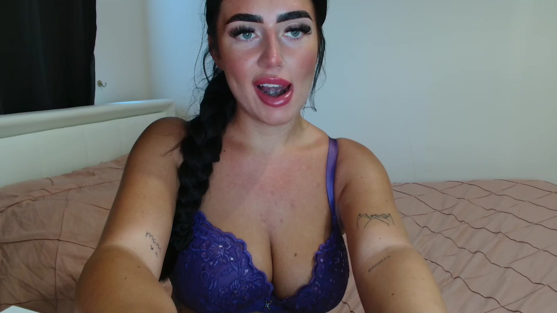 Gallery image thumbnail from ElleBloom's myfreecams stream on, 07/21/2025, 15:19 image 8 of 20