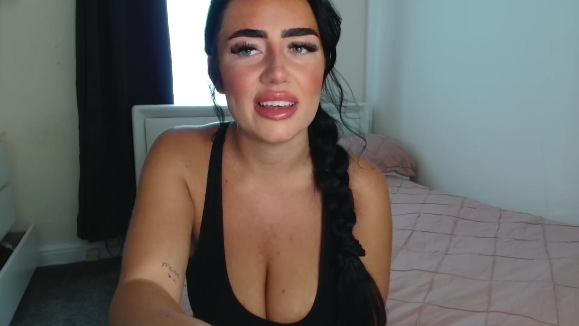 Gallery image thumbnail from ElleBloom's myfreecams stream on, 07/22/2025, 10:57 image 15 of 20