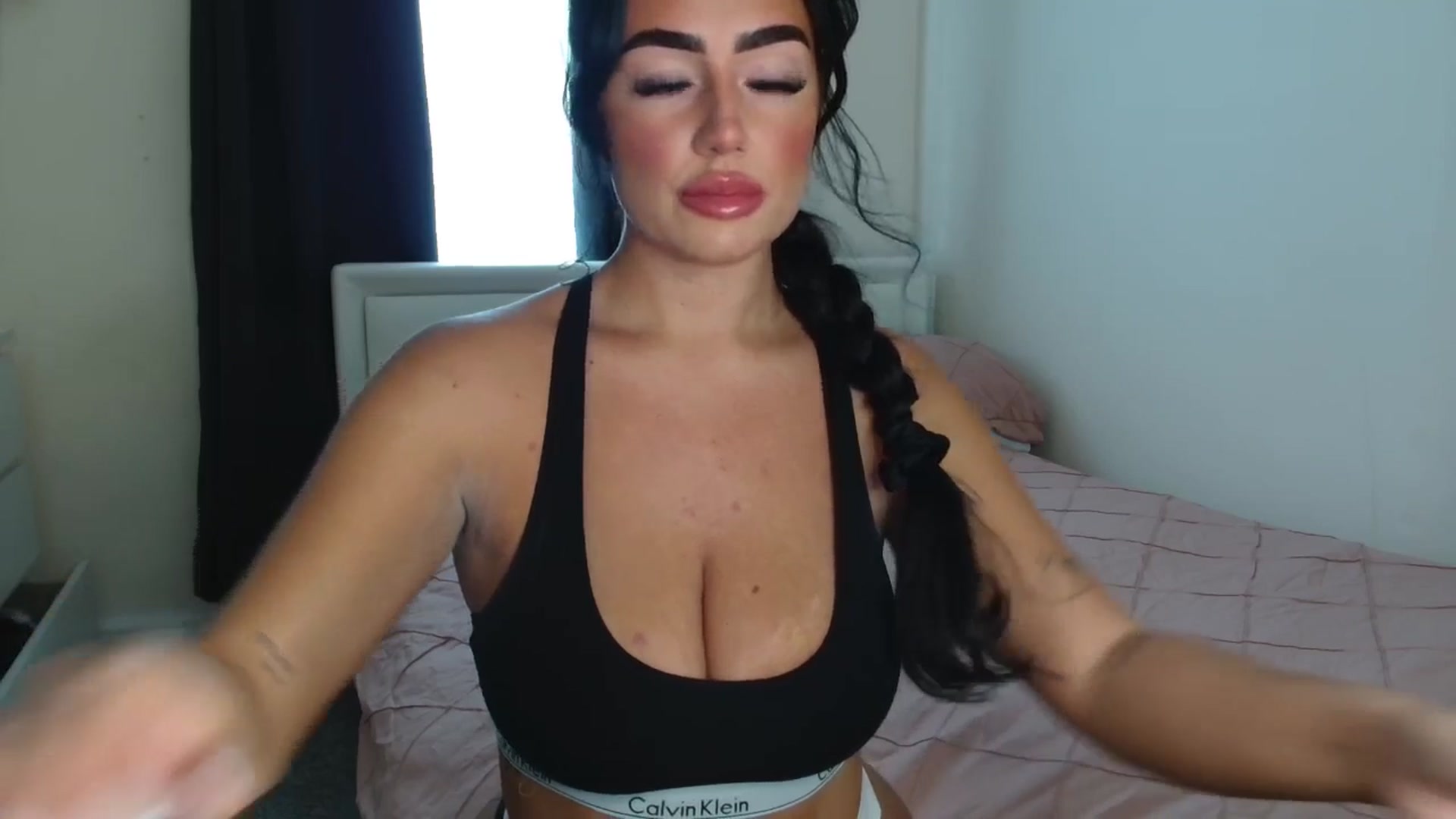 Gallery image thumbnail from ElleBloom's myfreecams stream on, 07/22/2025, 10:57 image 6 of 20